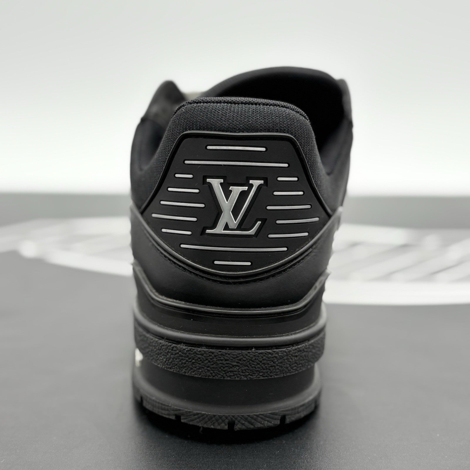 Size 8.5 LV (9.5-10 US) - Louis Vuitton Trainer ' Black ' | SUPER CLEAN!