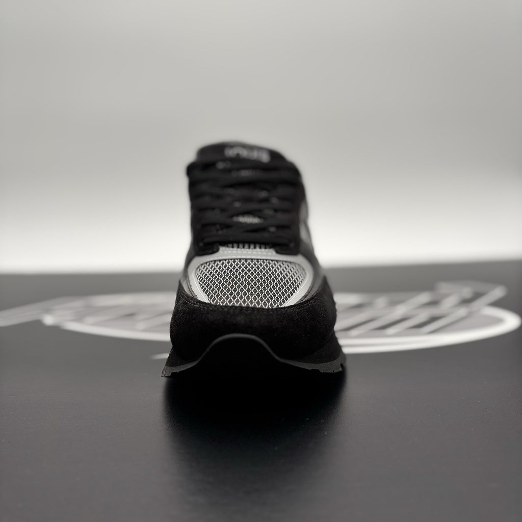 Size 8 LV (9-9.5 US) Louis Vuitton Run Away Low ' Black ' | EXCELLENT CONDITION!