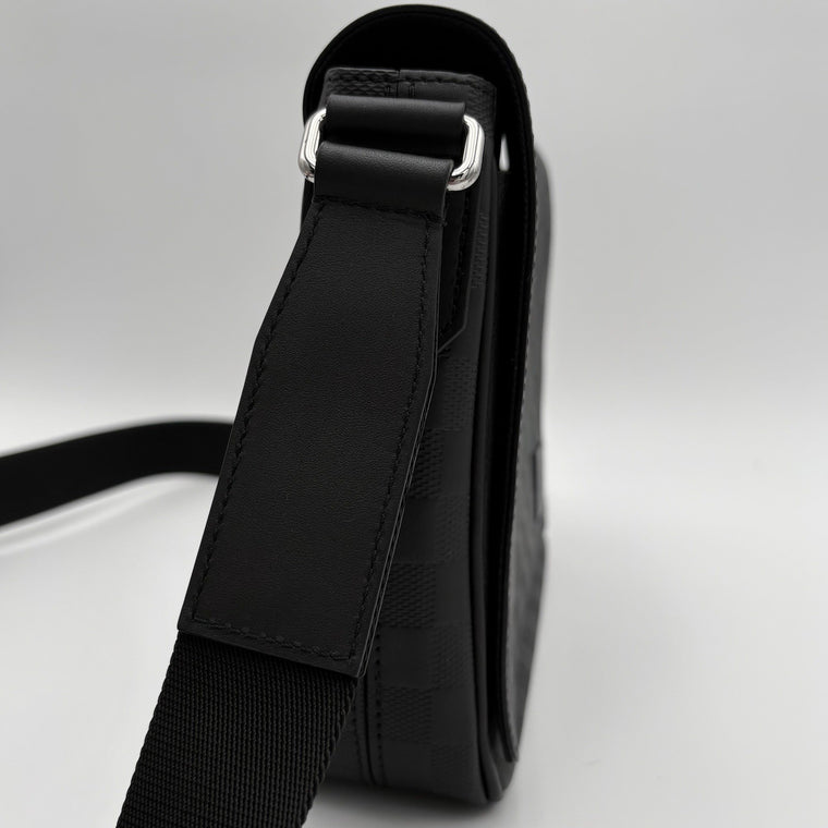 District PM Infini Messenger Bag Black — photo 9