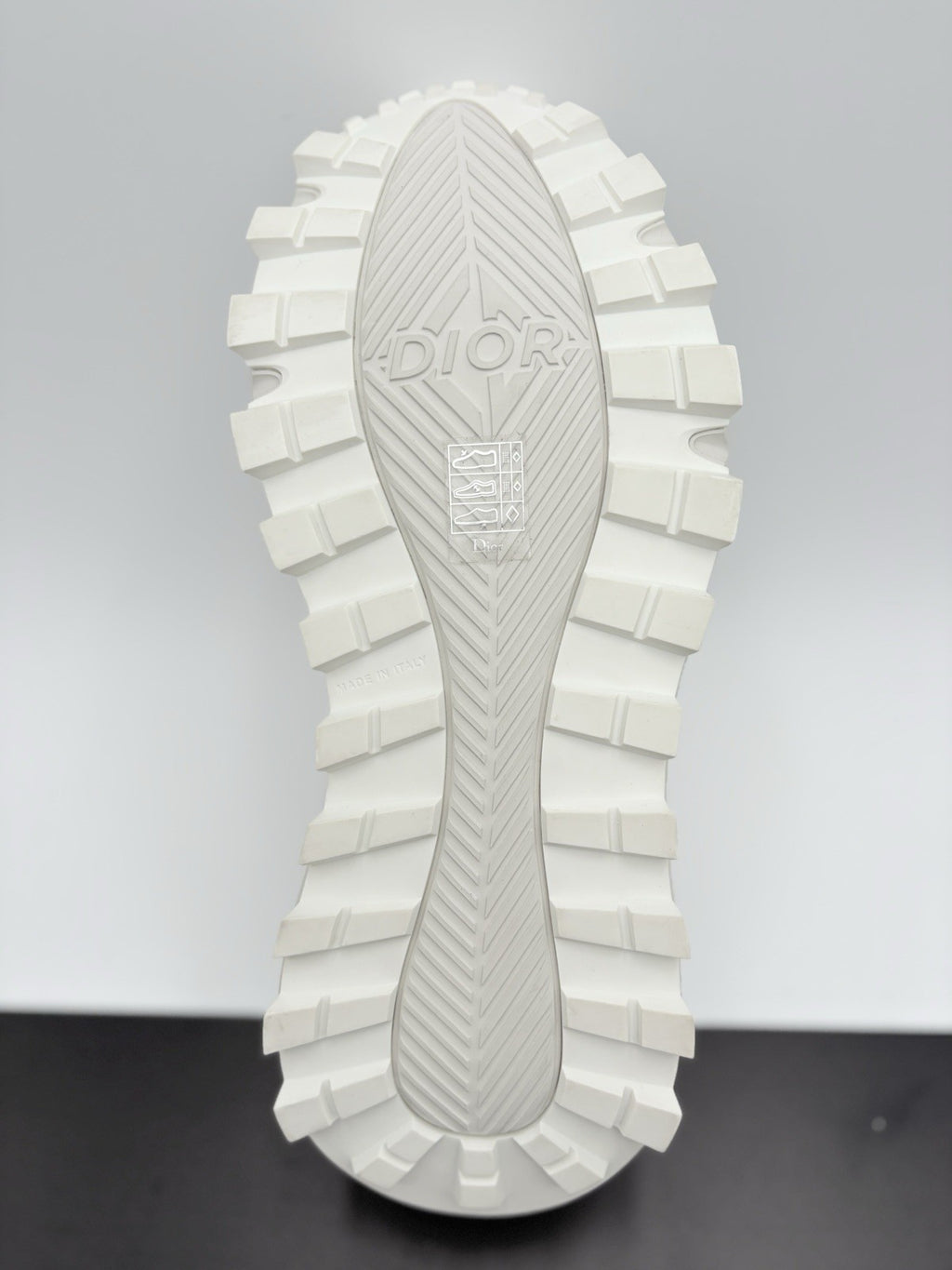 Size 41 (8 US) - Dior B31 Runner ' White Grey ' | ONLY WORN ONCE!