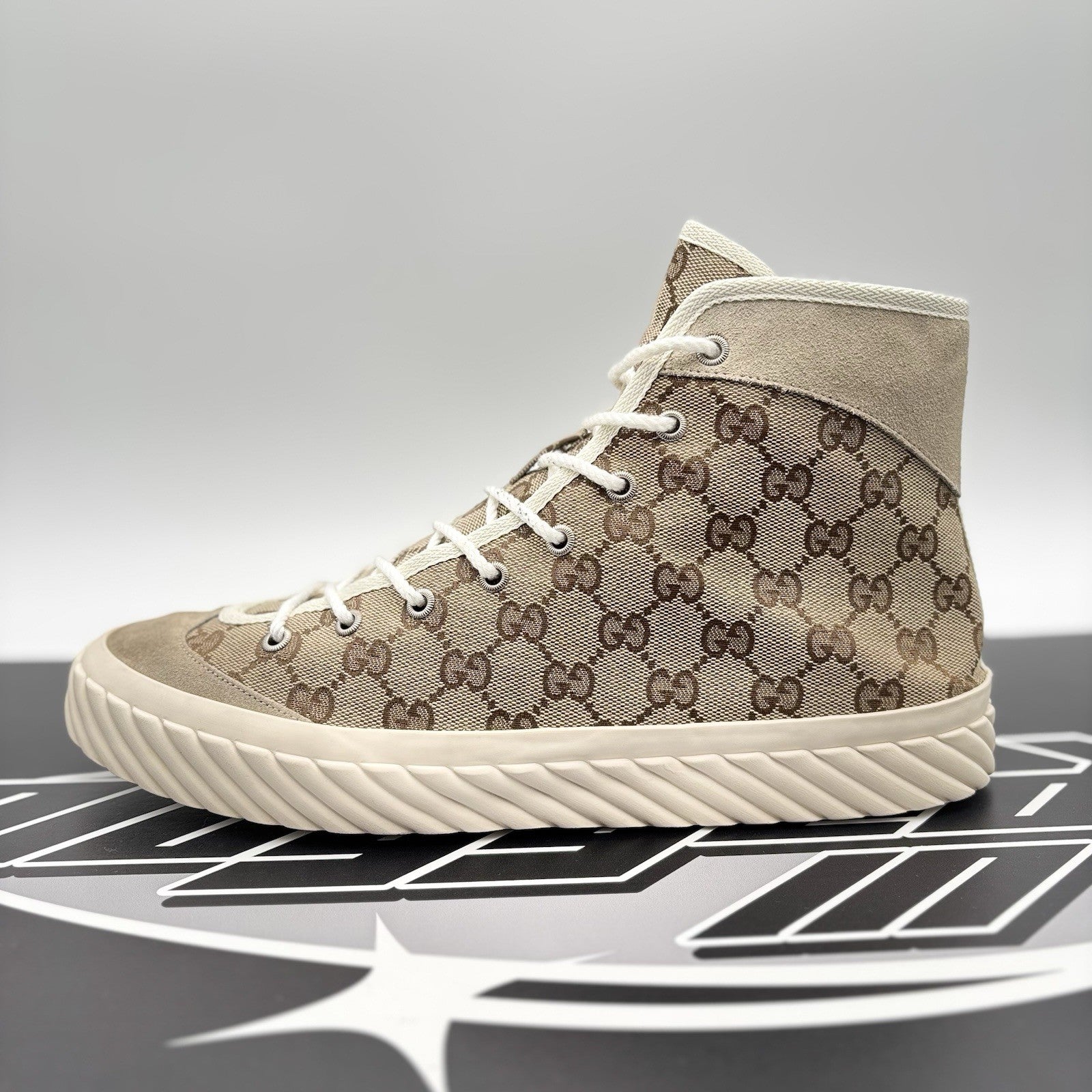Size 10.5 G (11 US) - Gucci Monogram Jumbo GG High ‘ New Lace Tortuga ‘ | GREAT!