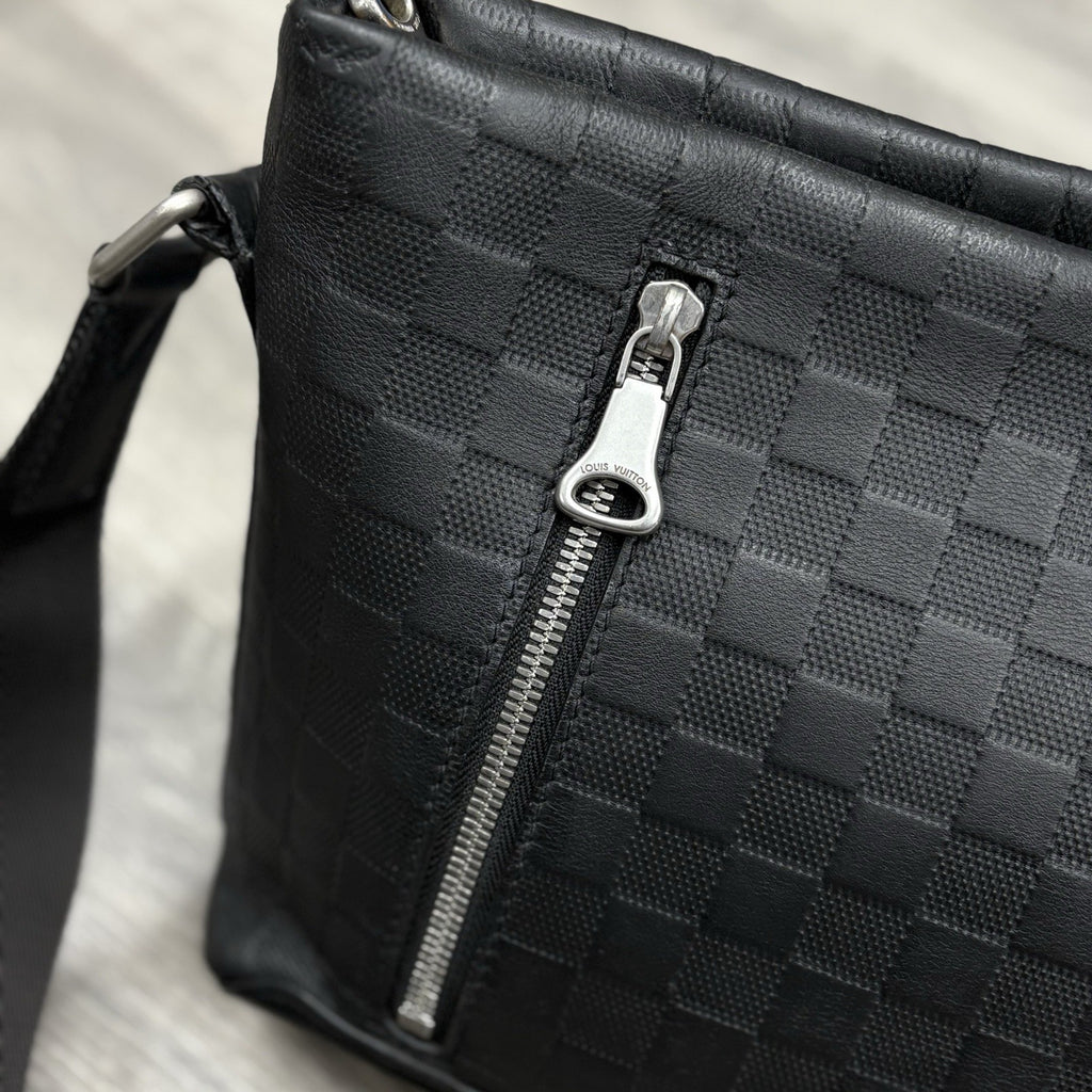 Louis Vuitton Damier Infini Discovery Messenger Bag MM Onyx ' Black ' | CLEAN!