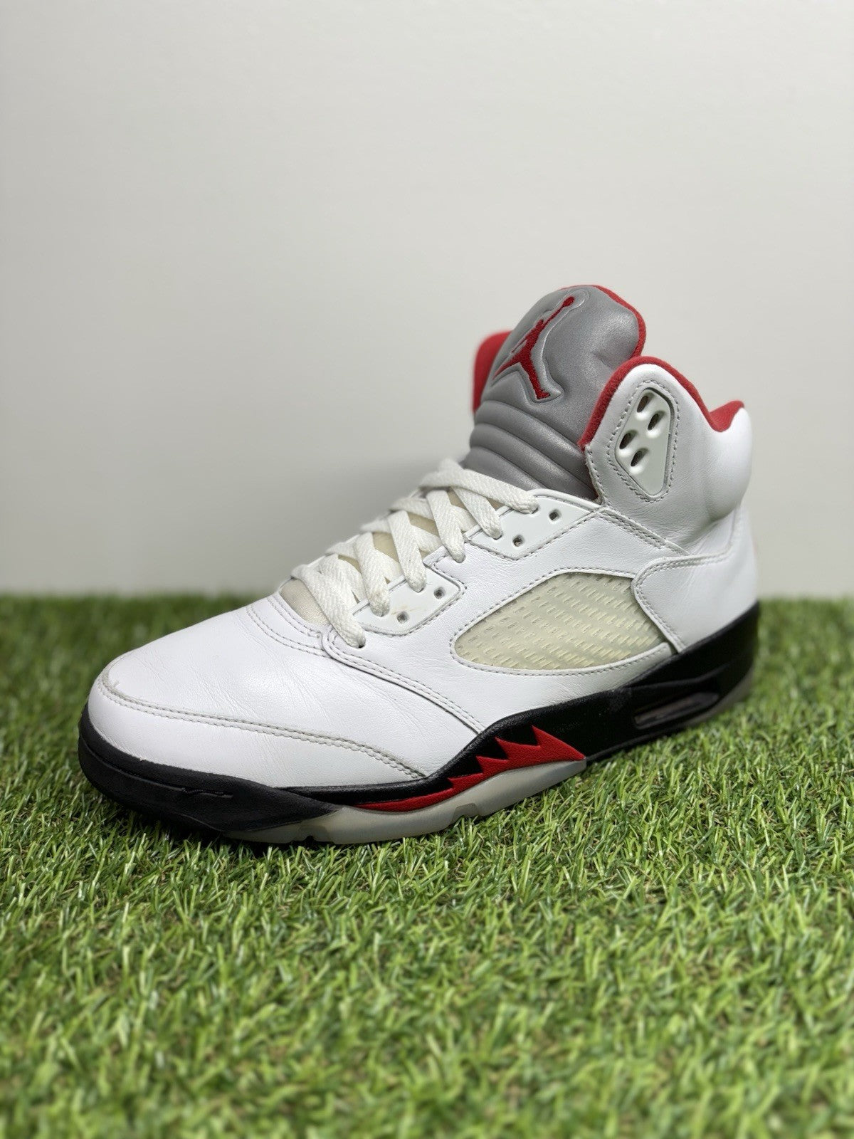 Size 9.5 - Air Jordan 5 Retro Mid ' Fire Red ' | GREAT CONDITION!