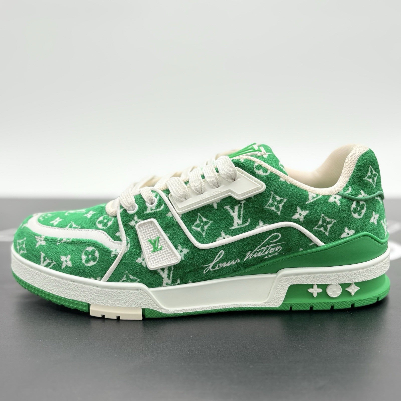 Size 8.5 LV (9.5-10 US) Louis Vuitton Trainer ' Green White Monogram ' | GREAT!