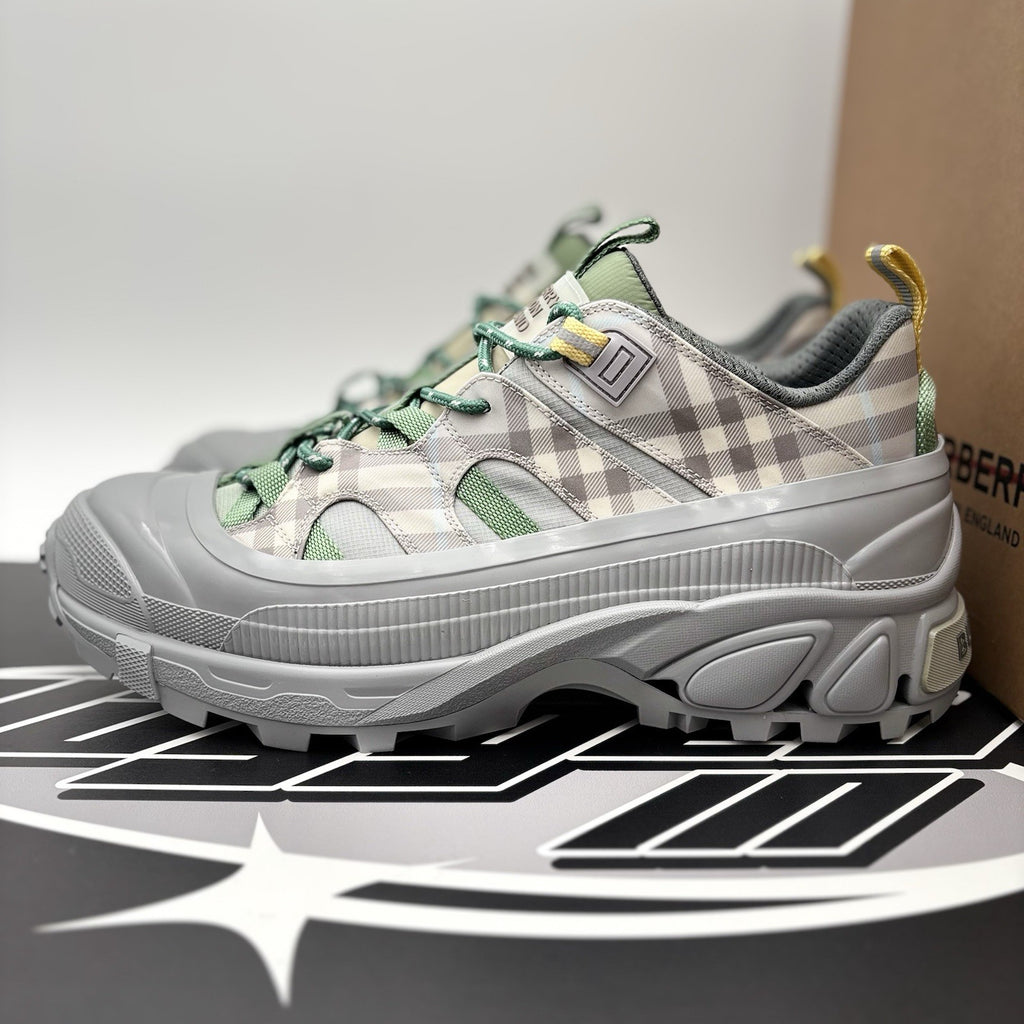 Size 44.5 (11.5 US) Burberry Arthur ' Grey, Plaid ' | NEW!