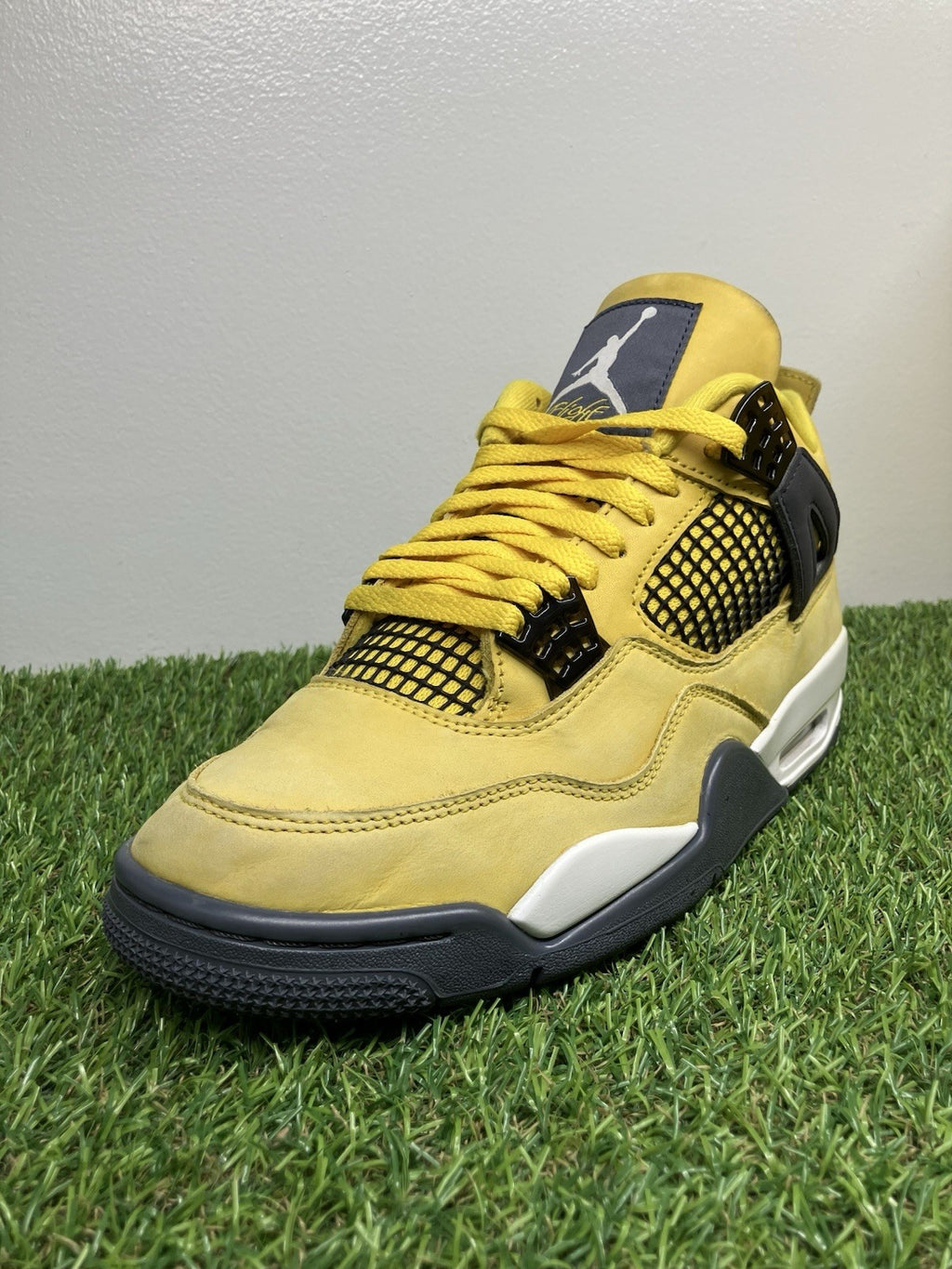 Size 8.5 - Nike Air Jordan 4 Retro ' Lightning ' | GREAT CONDITION!