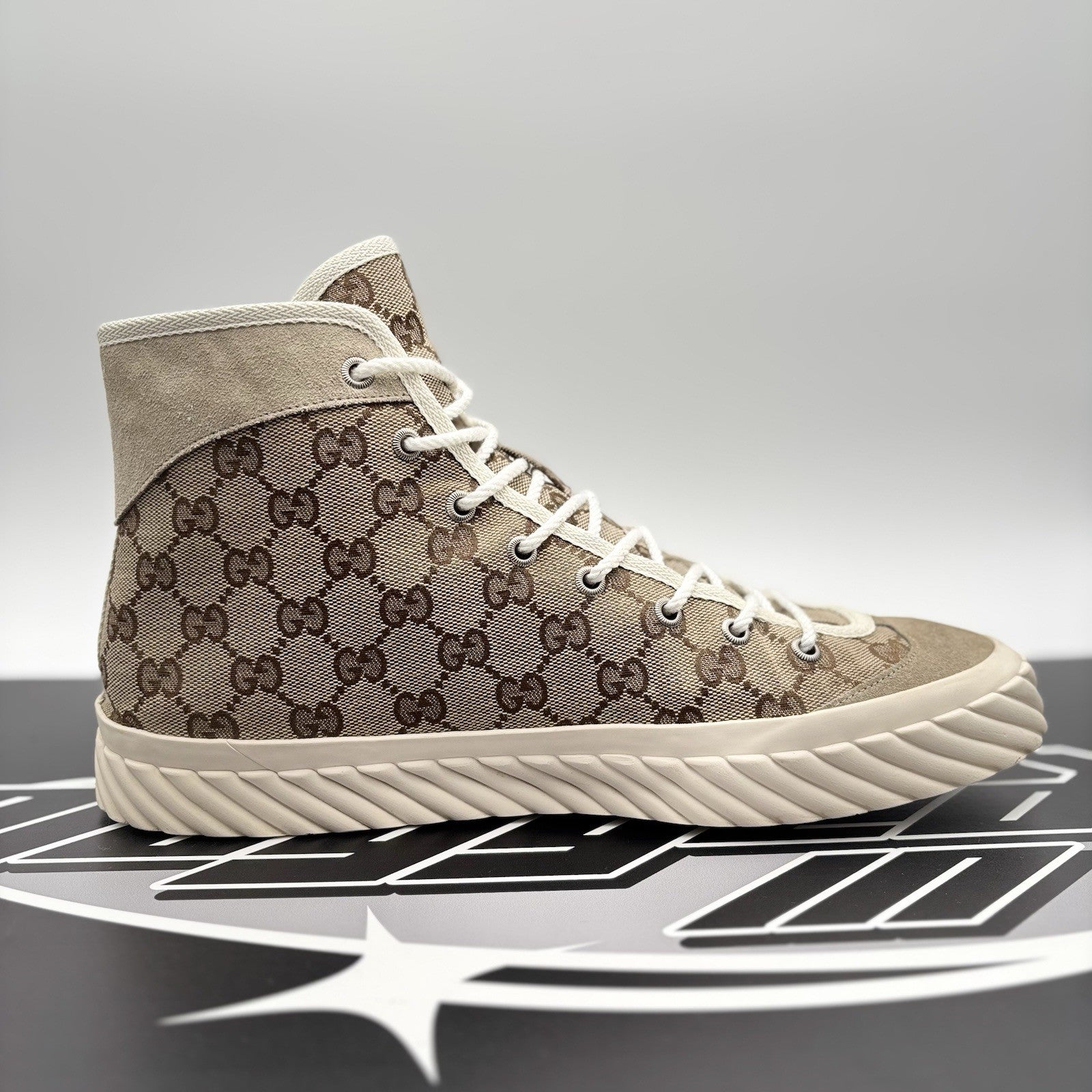 Size 10.5 G (11 US) - Gucci Monogram Jumbo GG High ‘ New Lace Tortuga ‘ | GREAT!
