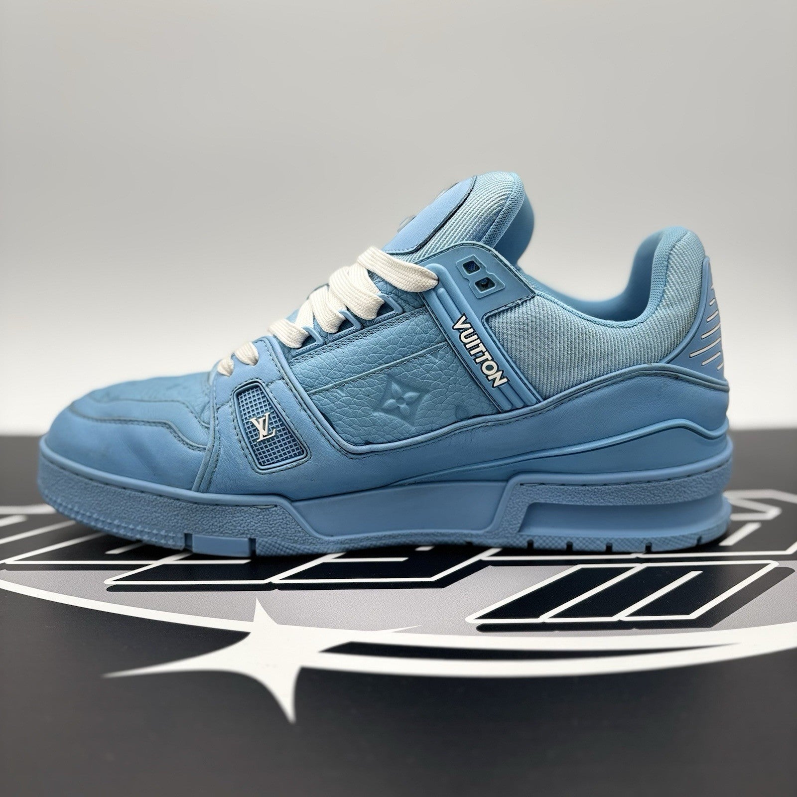 Size 9.5 LV (10.5-11 US) - Louis Vuitton Trainer ' Sky Blue ' | GREAT!