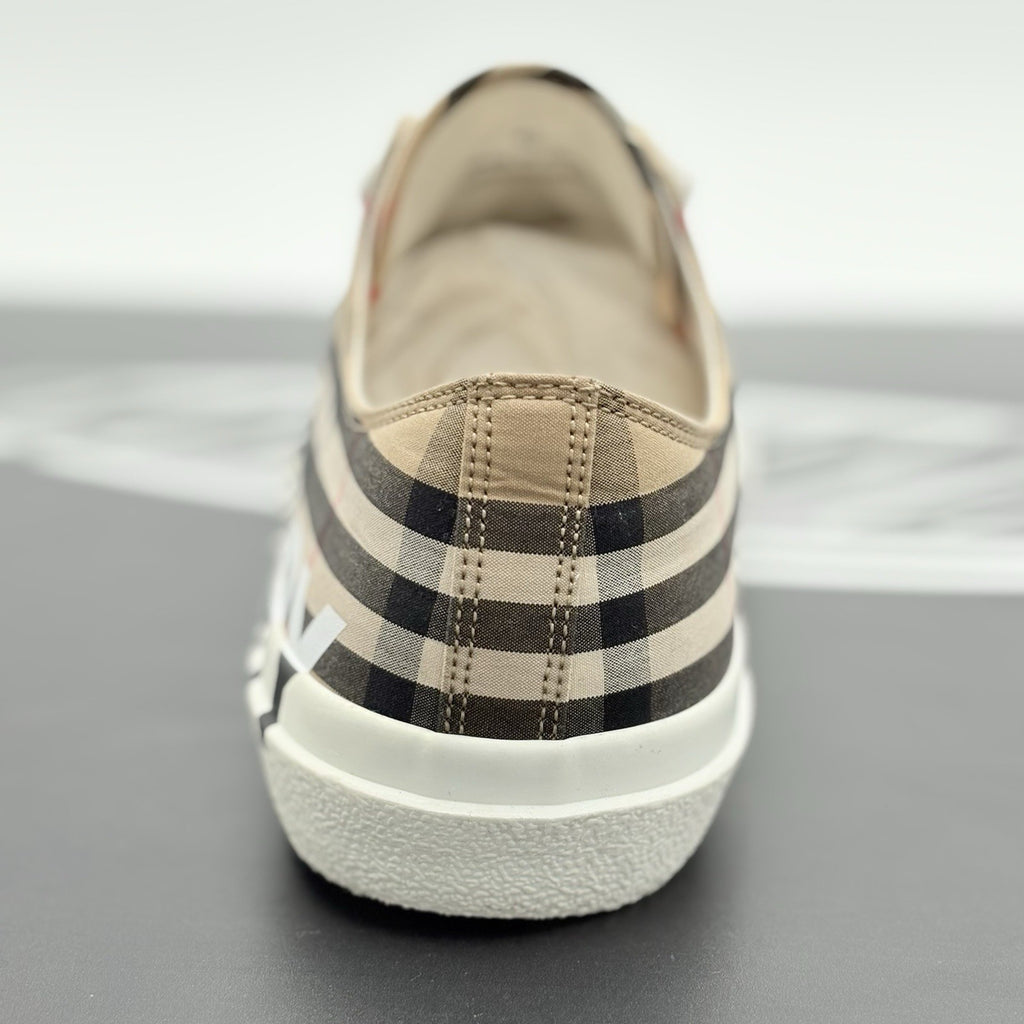 Size 40 (7 US) Burberry Logo Print Sneaker ' Vintage Check ' | GREAT CONDITION!