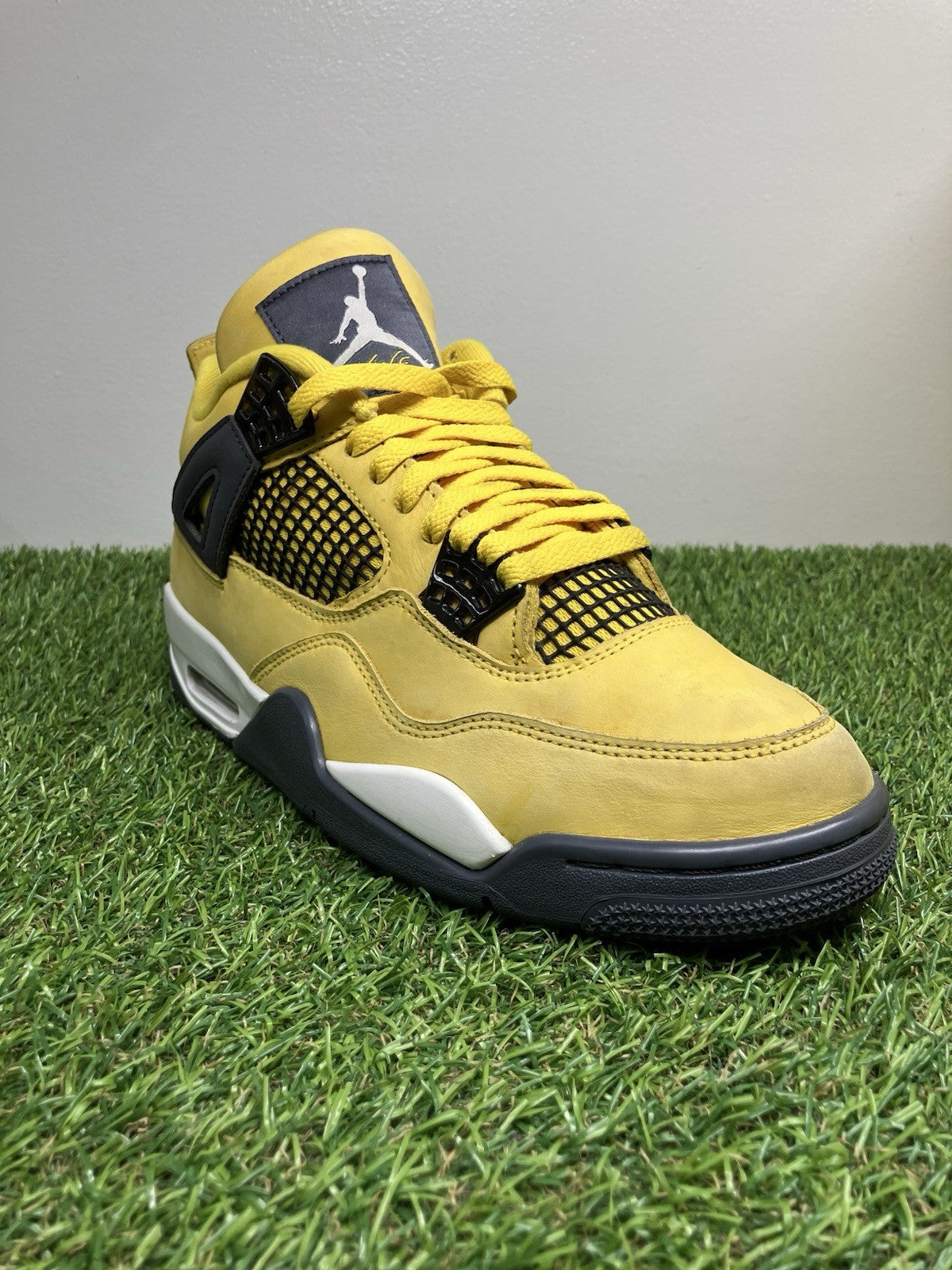 Size 8.5 - Nike Air Jordan 4 Retro ' Lightning ' | GREAT CONDITION!