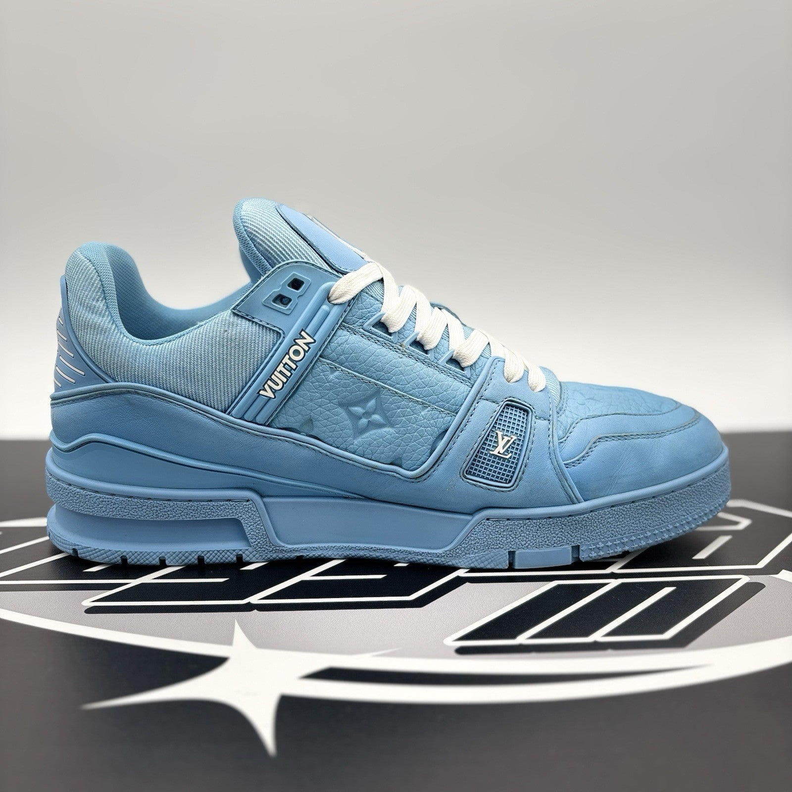 Size 9.5 LV (10.5-11 US) - Louis Vuitton Trainer ' Sky Blue ' | GREAT!