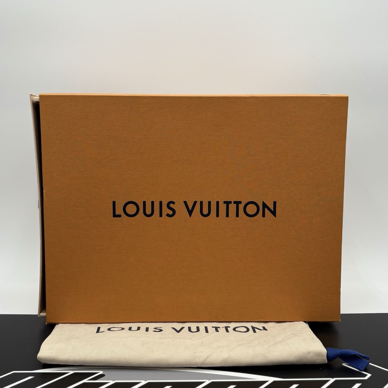Size 8.5 LV (9.5-10 US) Louis Vuitton Run Away Sneaker ' Tri-Color ' | CLEAN!