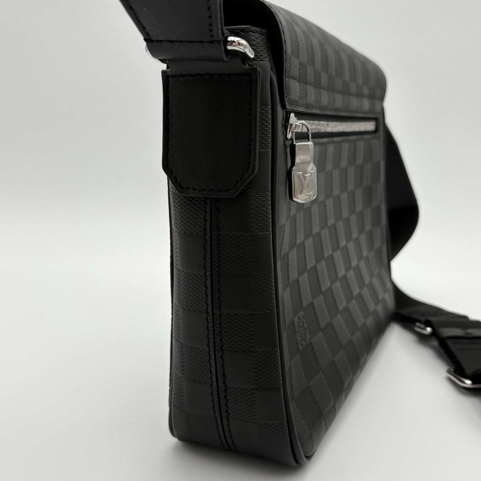 Louis Vuitton District PM Infini Messenger Bag ' Black ' | PRISTINE CONDITION!