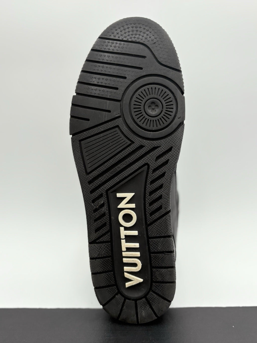 Size 7 LV (8-8.5 US) Louis Vuitton Trainer ' Black ' | GOOD CONDITION!