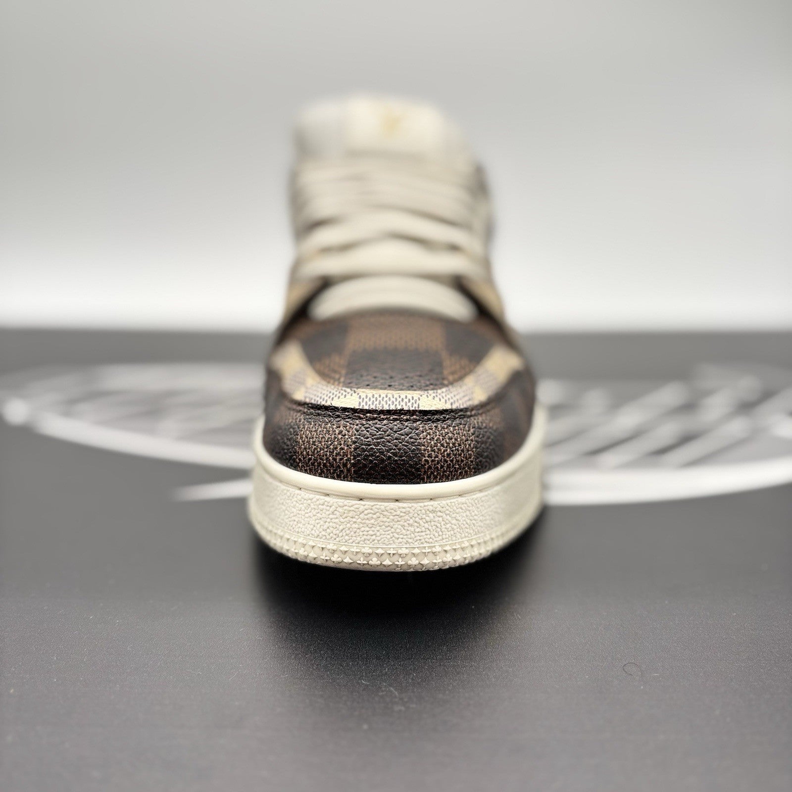 Size 9 LV (10-10.5 US) - Louis Vuitton Trainer ' Monogram Brown Ebene ' | GREAT!