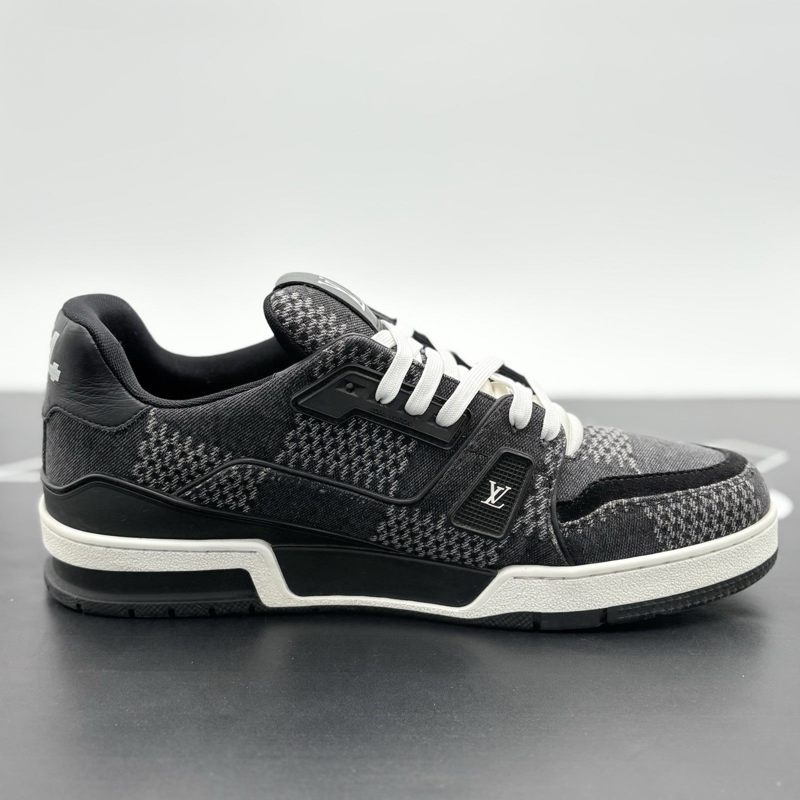 Size 9.5 LV (10.5-11 US) Louis Vuitton Trainer ' Black White ' | GREAT CONDITION