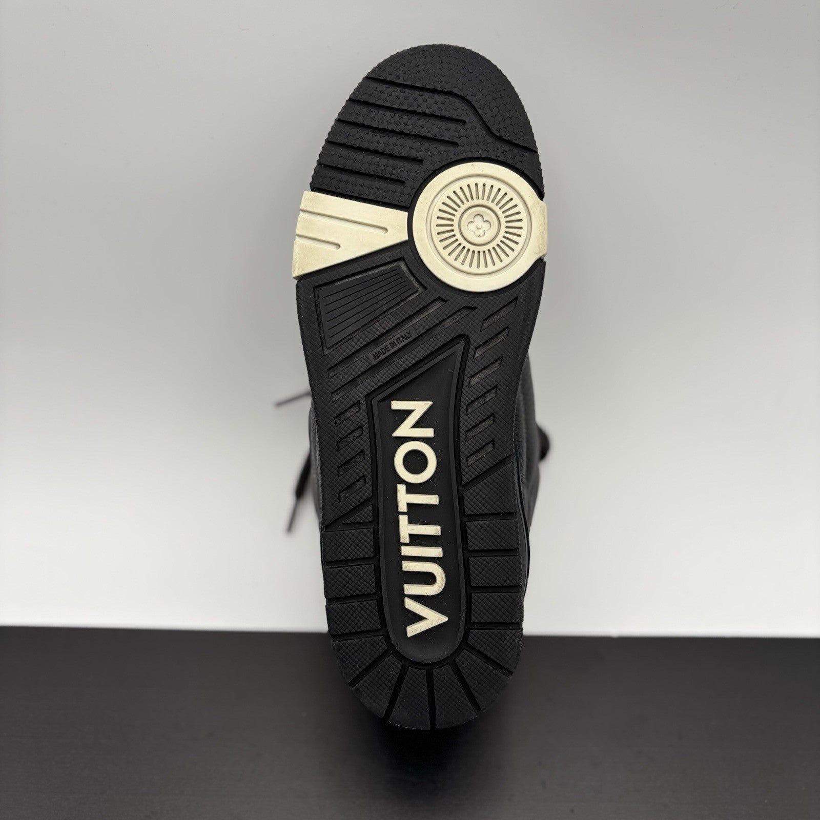 Size 8 LV (9-9.5 US) Louis Vuitton Skate ' Black ' | EXCELLENT CONDITION