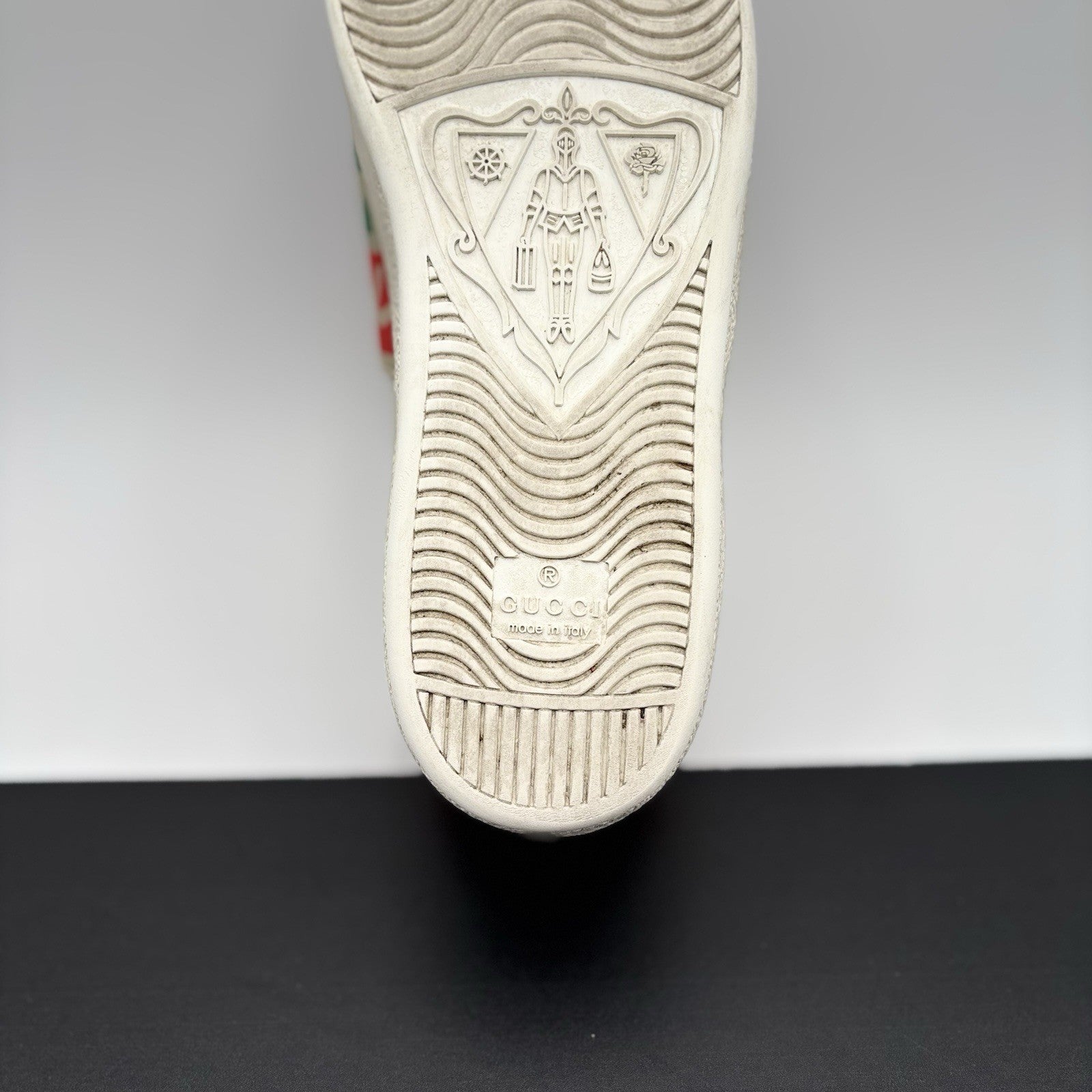 Size 38.5 (7 W US) - Gucci Ace Web 'Interlocking G - White Red Green ‘ | GOOD!