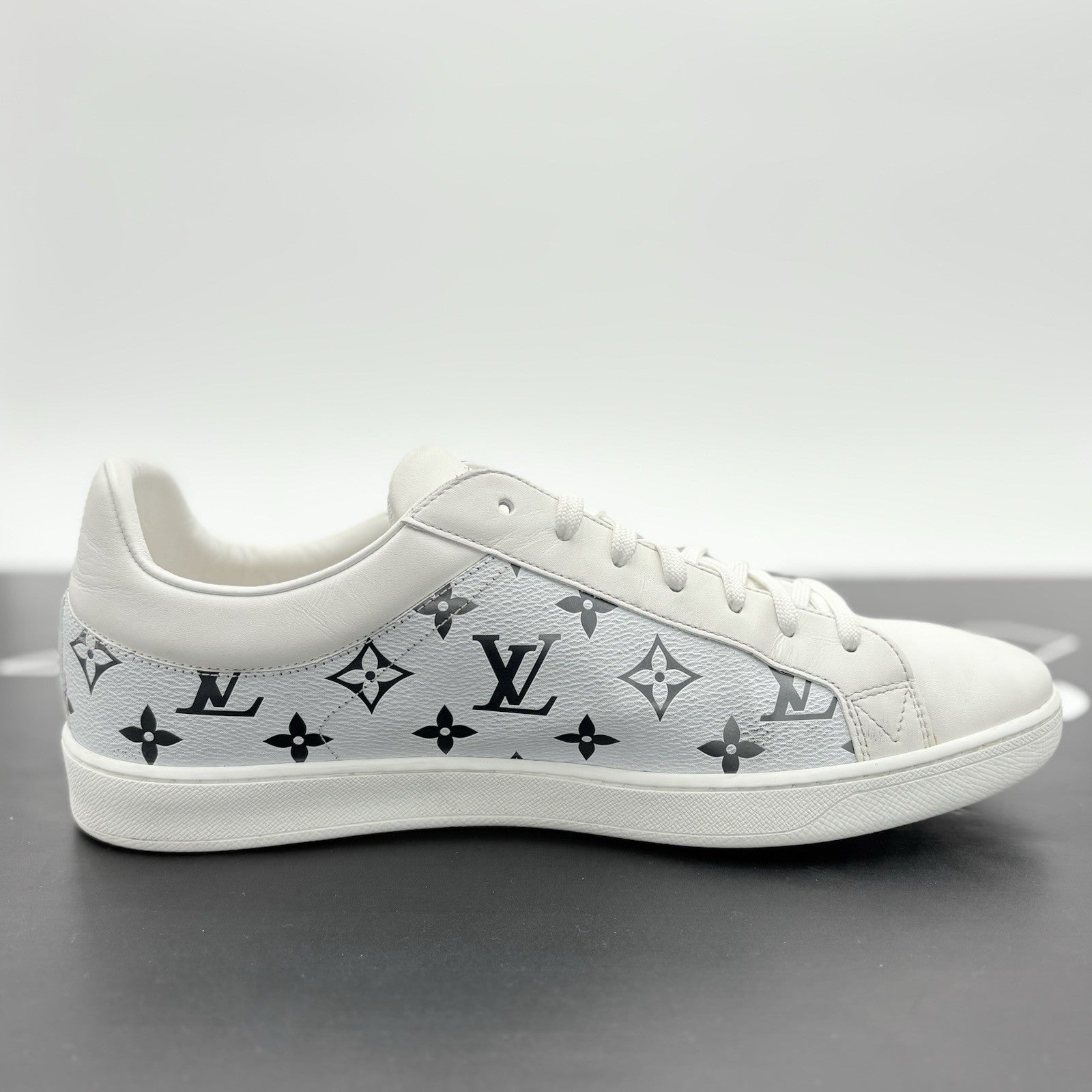 Size 9 LV (10-10.5 US) Louis Vuitton Monogram Luxembourg ' White ' | GOOD COND!