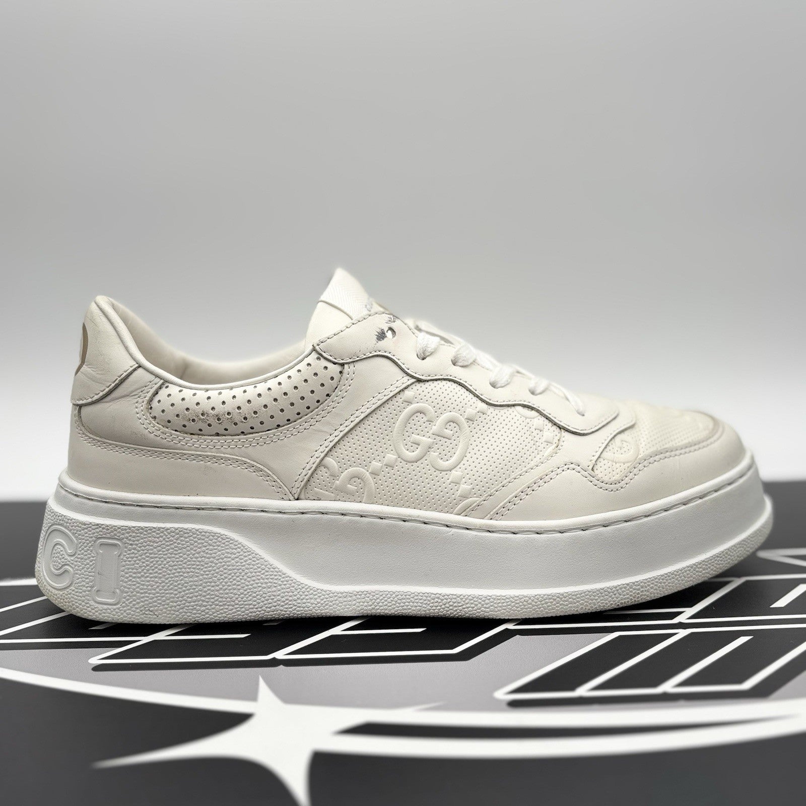 Size 8G (8.5 US) - Gucci GG Embossed ' White Leather ' | GOOD CONDITION!