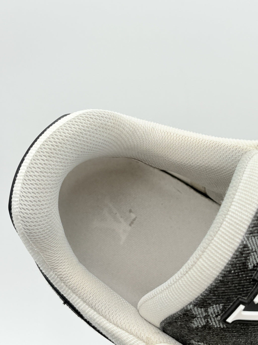 Size 10 LV (11-11.5 US) Louis Vuitton Trainer ' Black White ' | GREAT CONDITION!