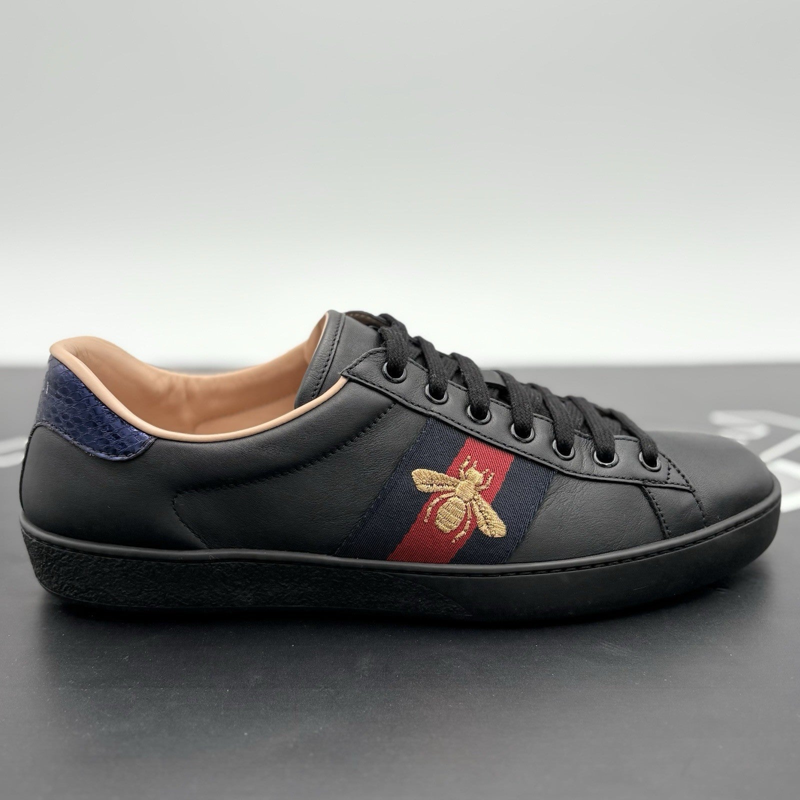 Size 9 G (9.5 US) - Gucci Ace Embroidered Bee ' Black ' | GREAT CONDITION!