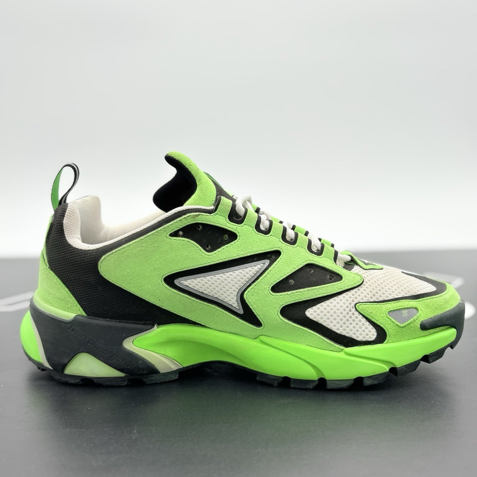 Size 7 LV (8-8.5 US) Louis Vuitton Tactic Runner ' Green ' | GREAT CONDITION!