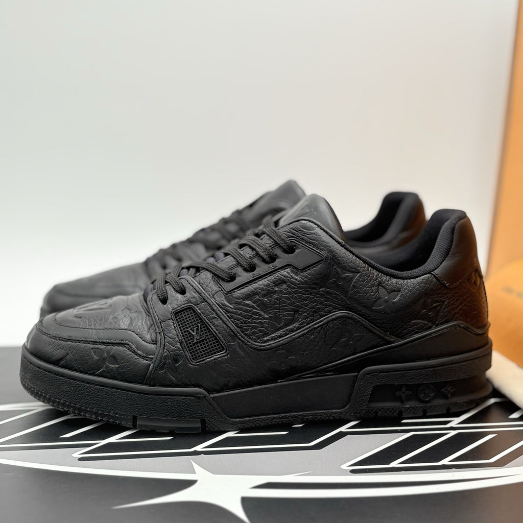 Size 6 LV (US 7-7.5) Louis Vuitton Trainer ' Black ' | GOOD CONDITION!