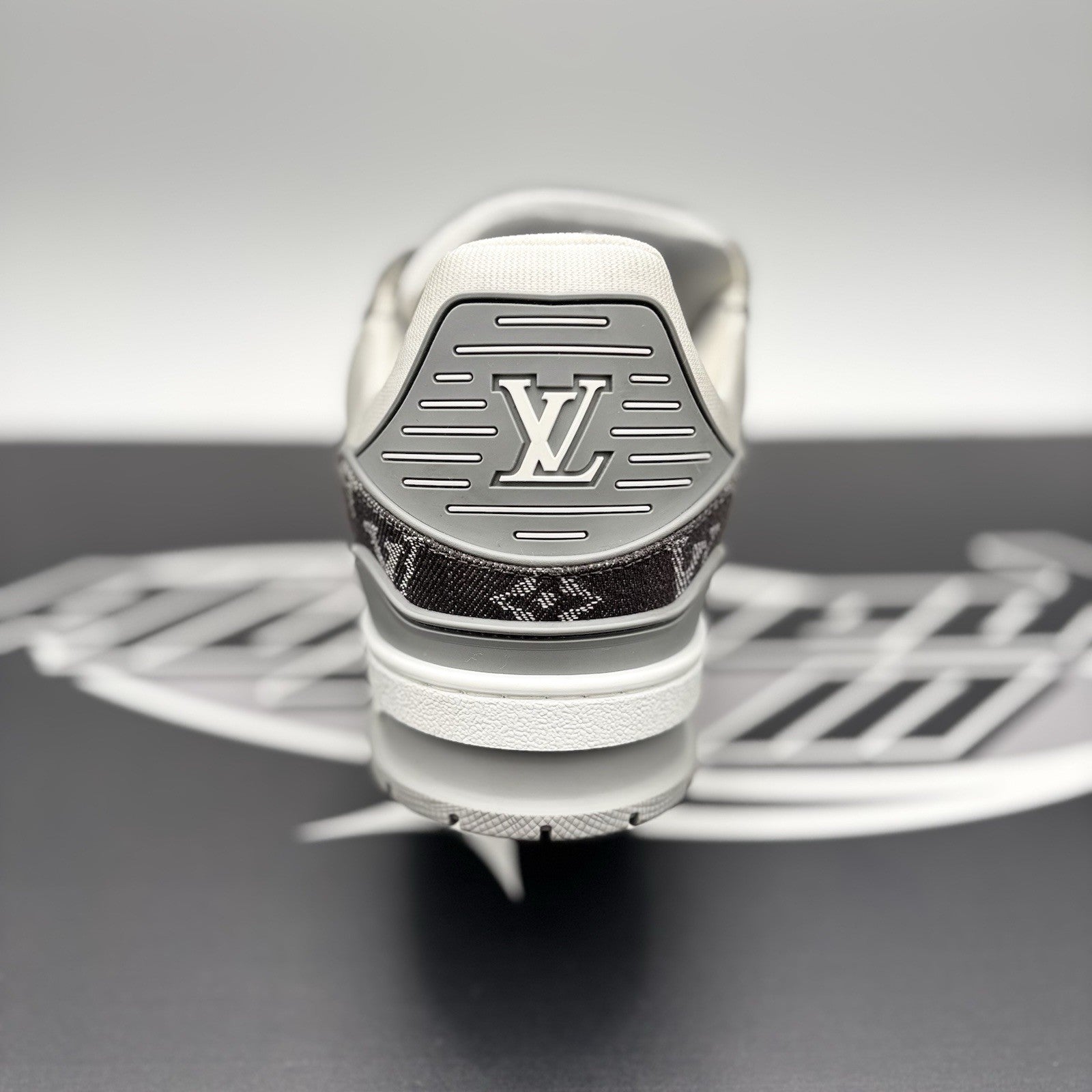Size 7 LV (8 - 8.5 US) Louis Vuitton Trainer ' Grey Denim ' |  GREAT CONDITION!