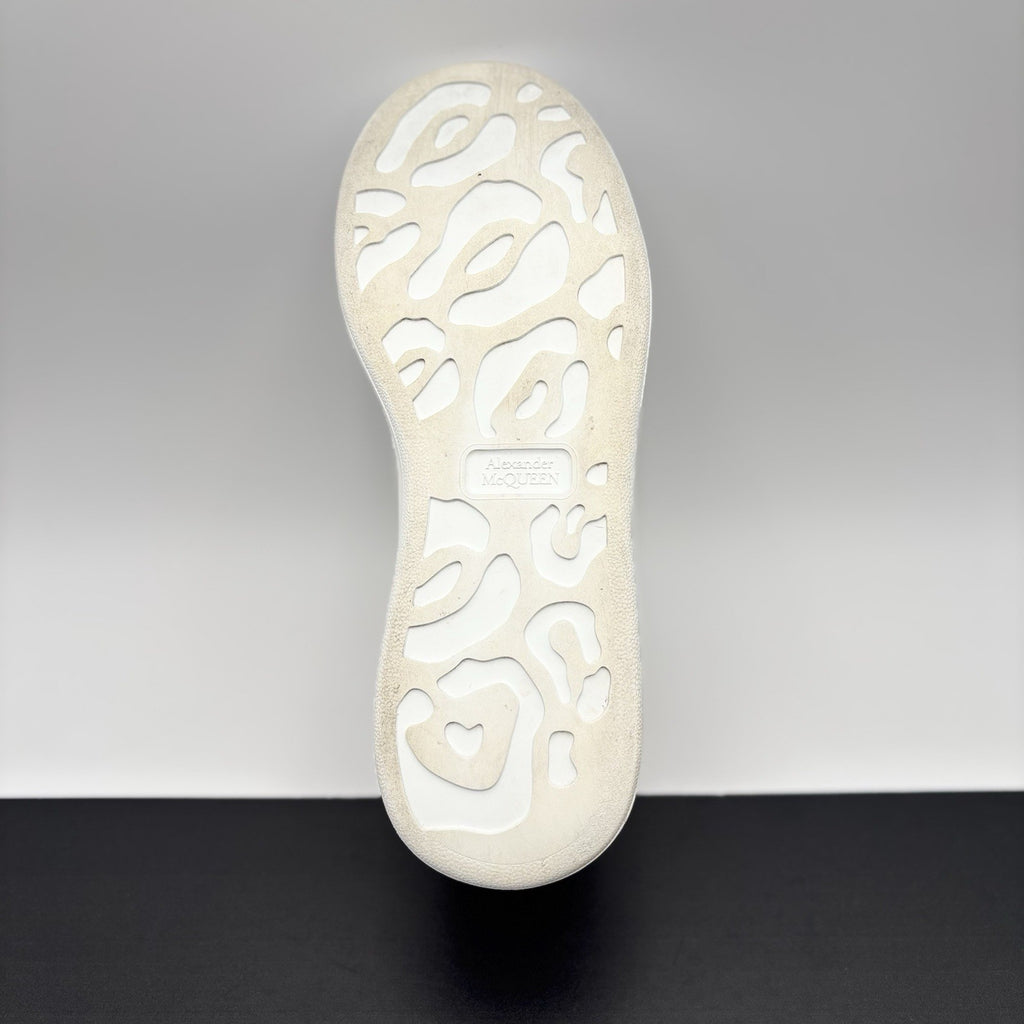 Size 41 (8 US) - Alexander McQueen ‘ White, Red ‘ | GREAT!
