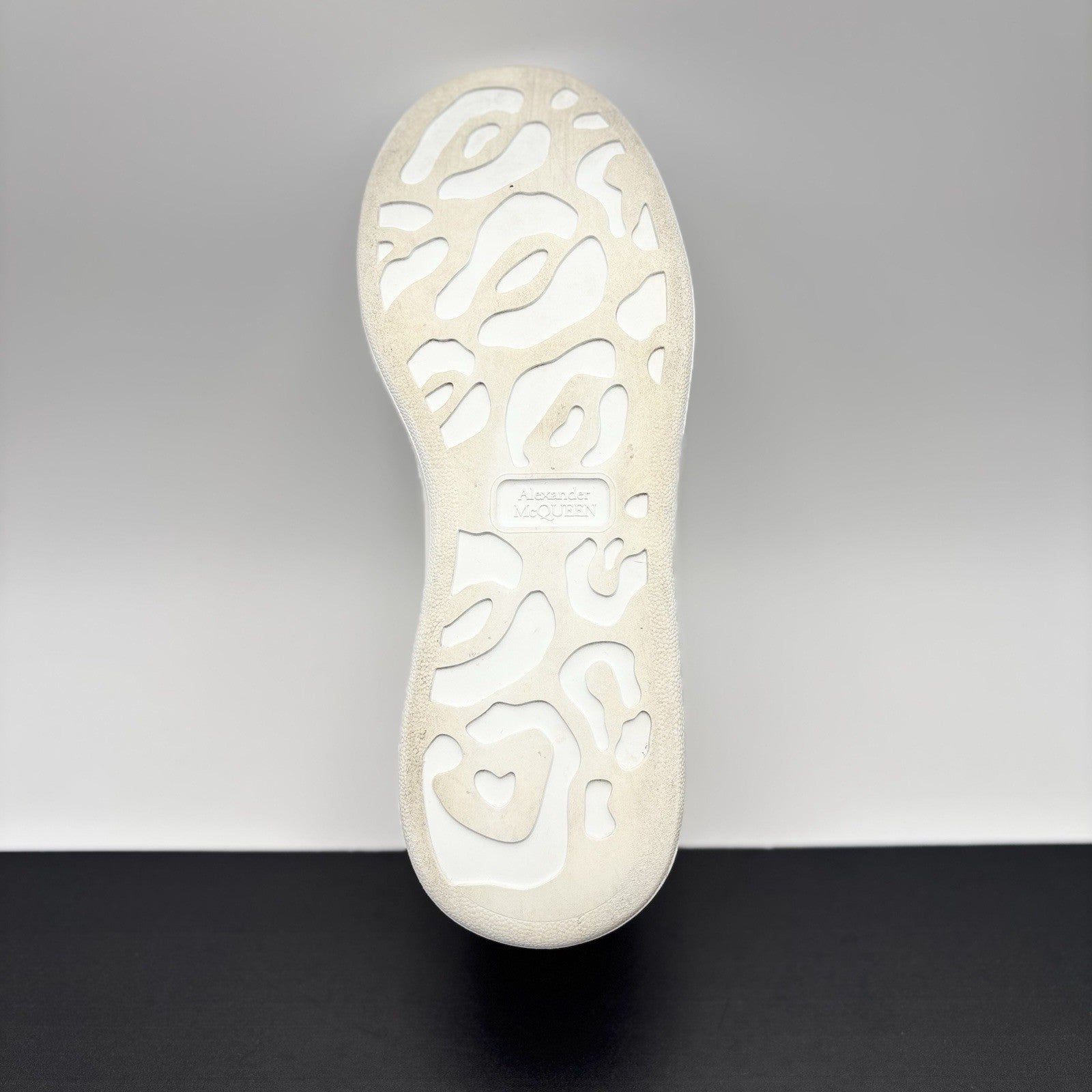 Size 41 (8 US) - Alexander McQueen ‘ White, Red ‘ | GREAT!