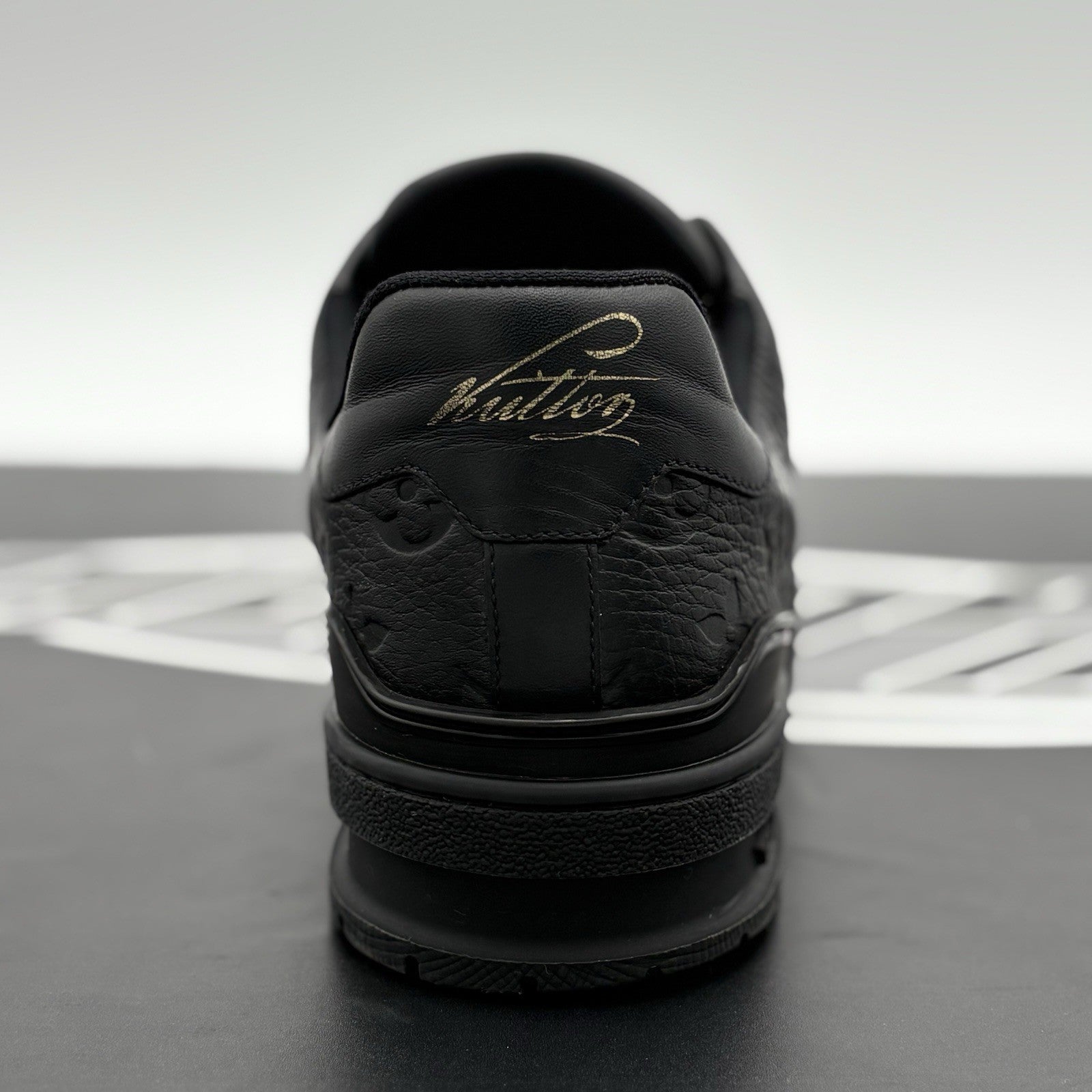 Size 6 LV (US 7-7.5) Louis Vuitton Trainer ' Black ' | GOOD CONDITION!
