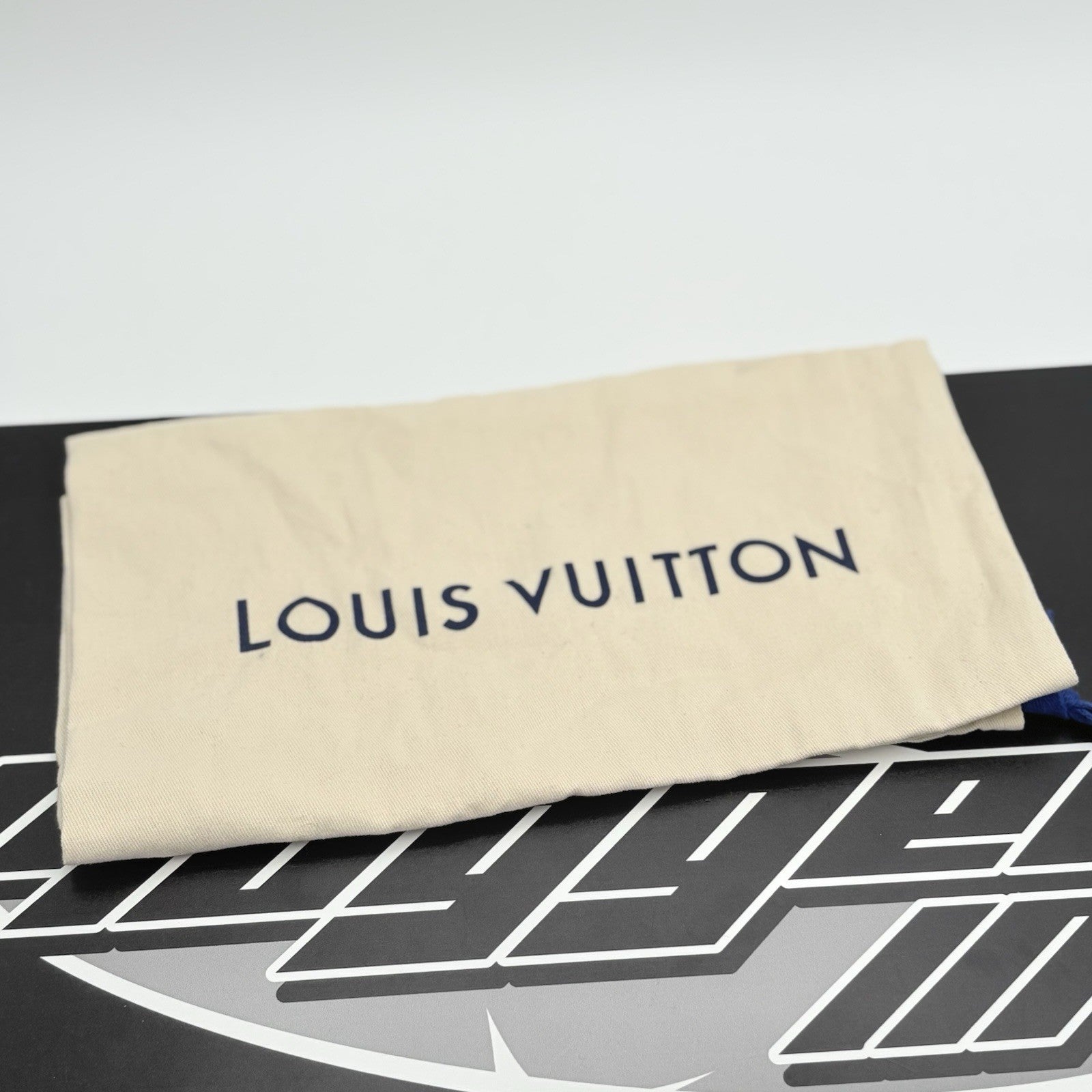 Size 8.5 LV (9.5-10 US) Louis Vuitton Trainer  Denim ' Beige ' | GREAT CONDITION