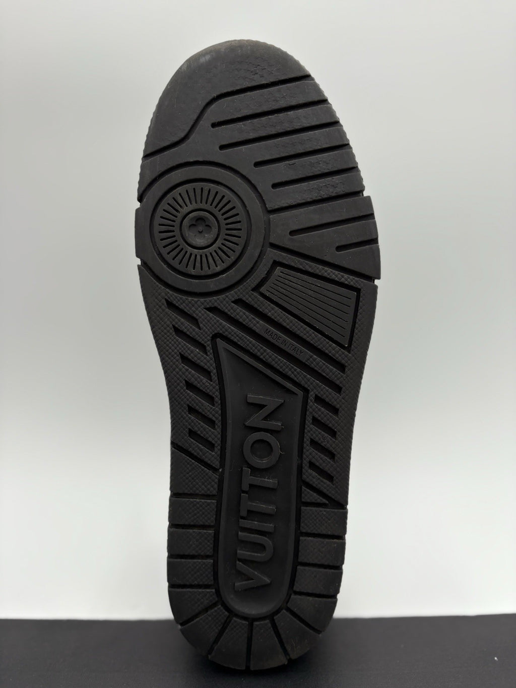 Size 6 LV (US 7-7.5) Louis Vuitton Trainer ' Black ' | GOOD CONDITION!