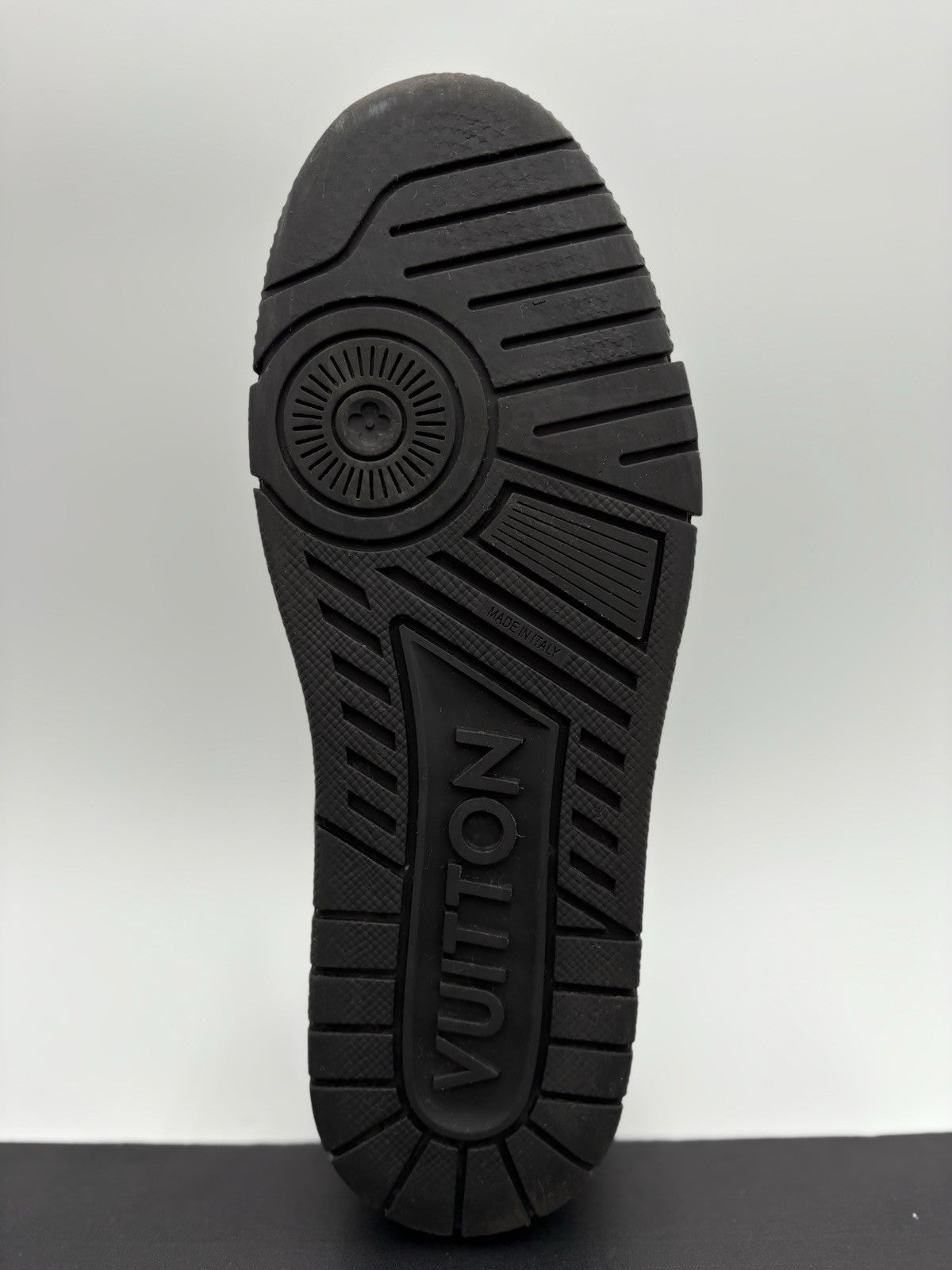 Size 6 LV (US 7-7.5) Louis Vuitton Trainer ' Black ' | GOOD CONDITION!
