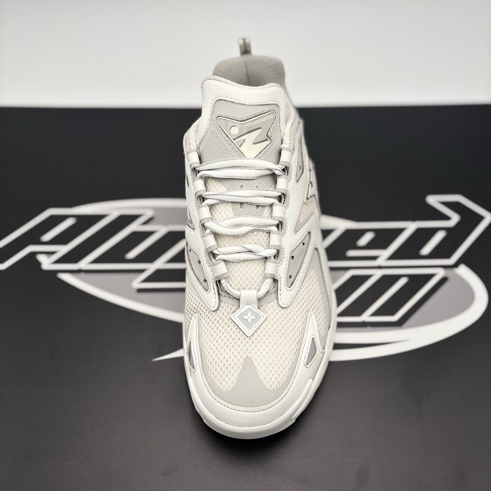 Size 7 LV (8-8.5 US) Louis Vuitton LV Runner Tactic ' White ' | GREAT!