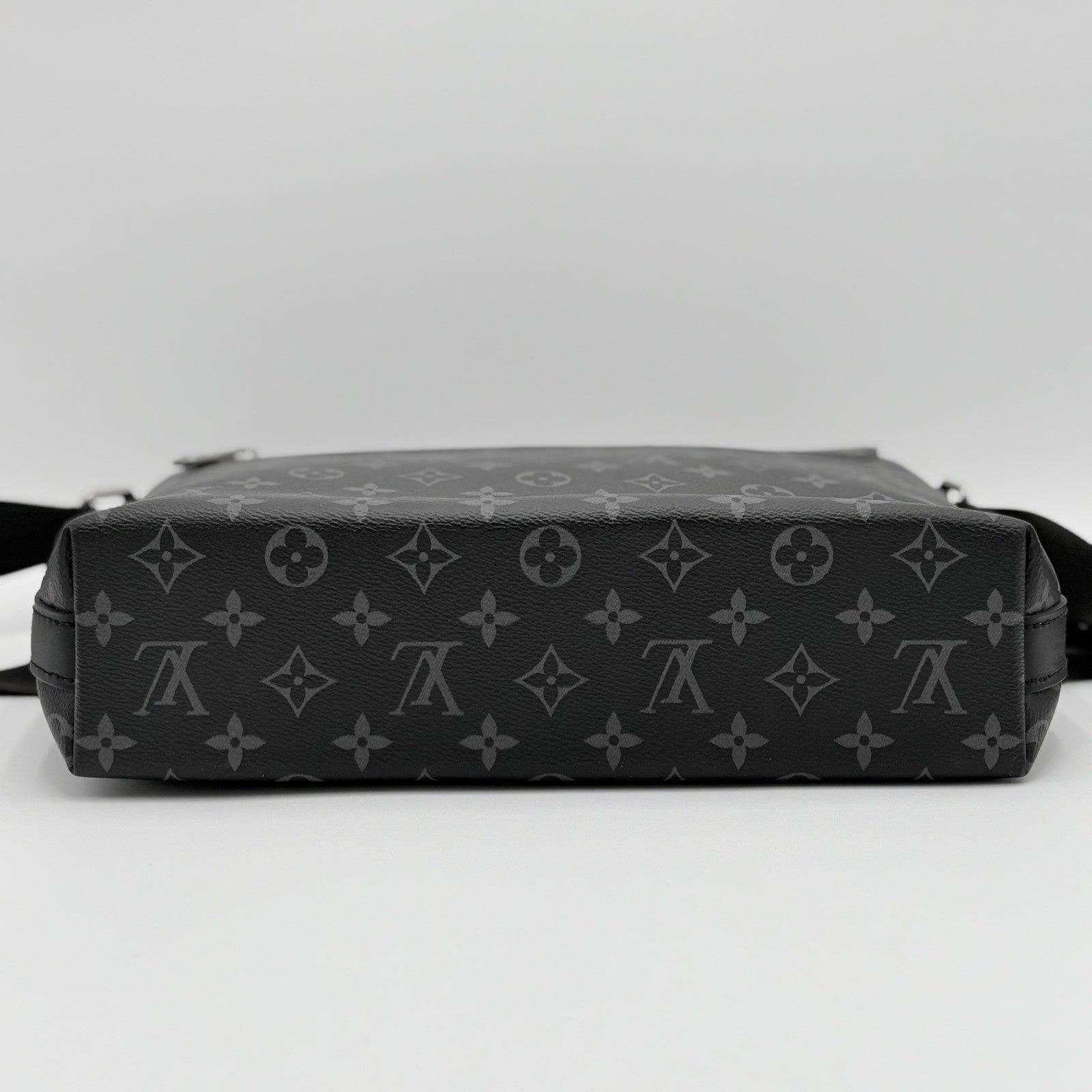Louis Vuitton District Monogram Eclipse Messenger Bag ' Black ' | SUPER CLEAN!