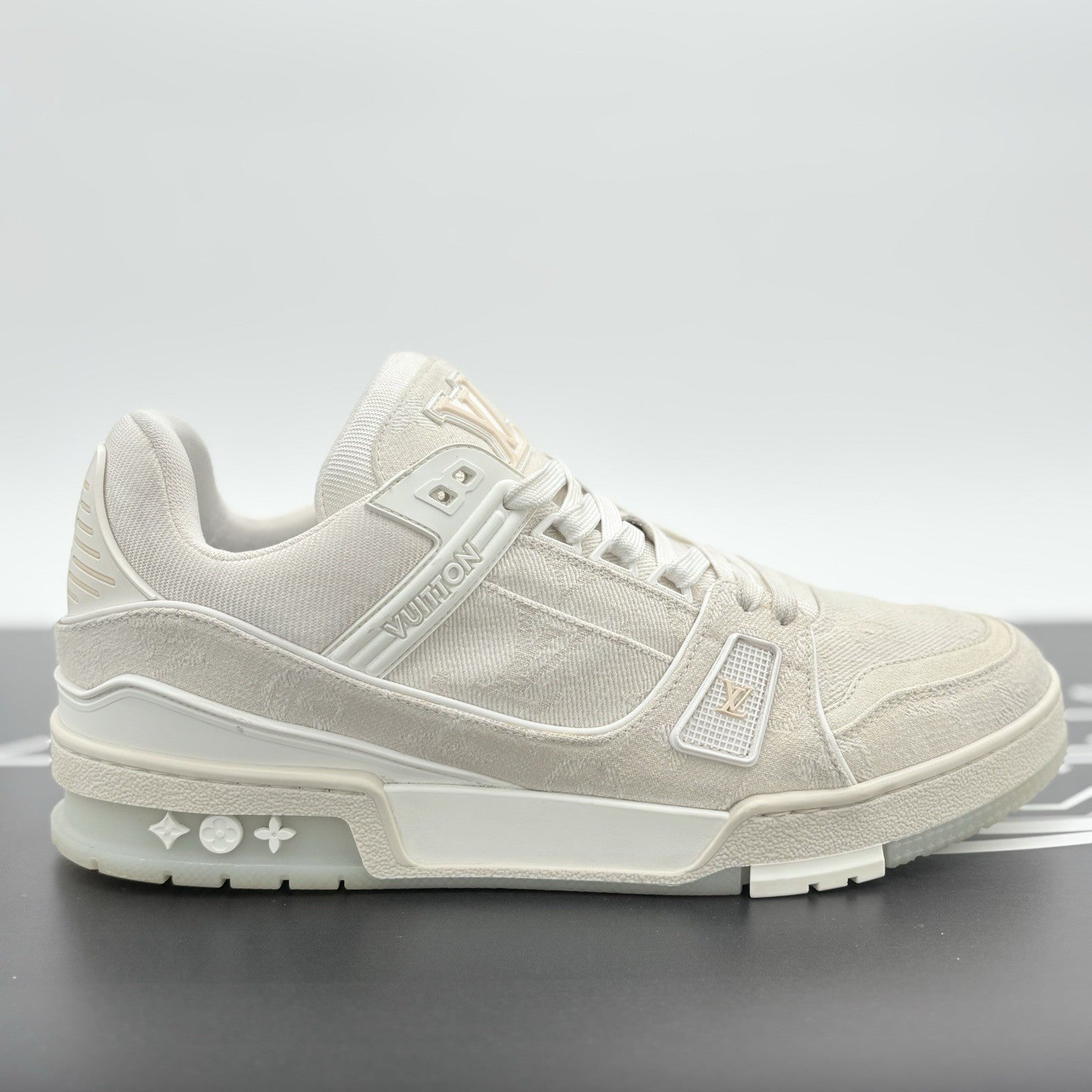 Size 8.5 LV (9.5-10 US) Louis Vuitton Trainer  Denim ' Beige ' | GREAT CONDITION
