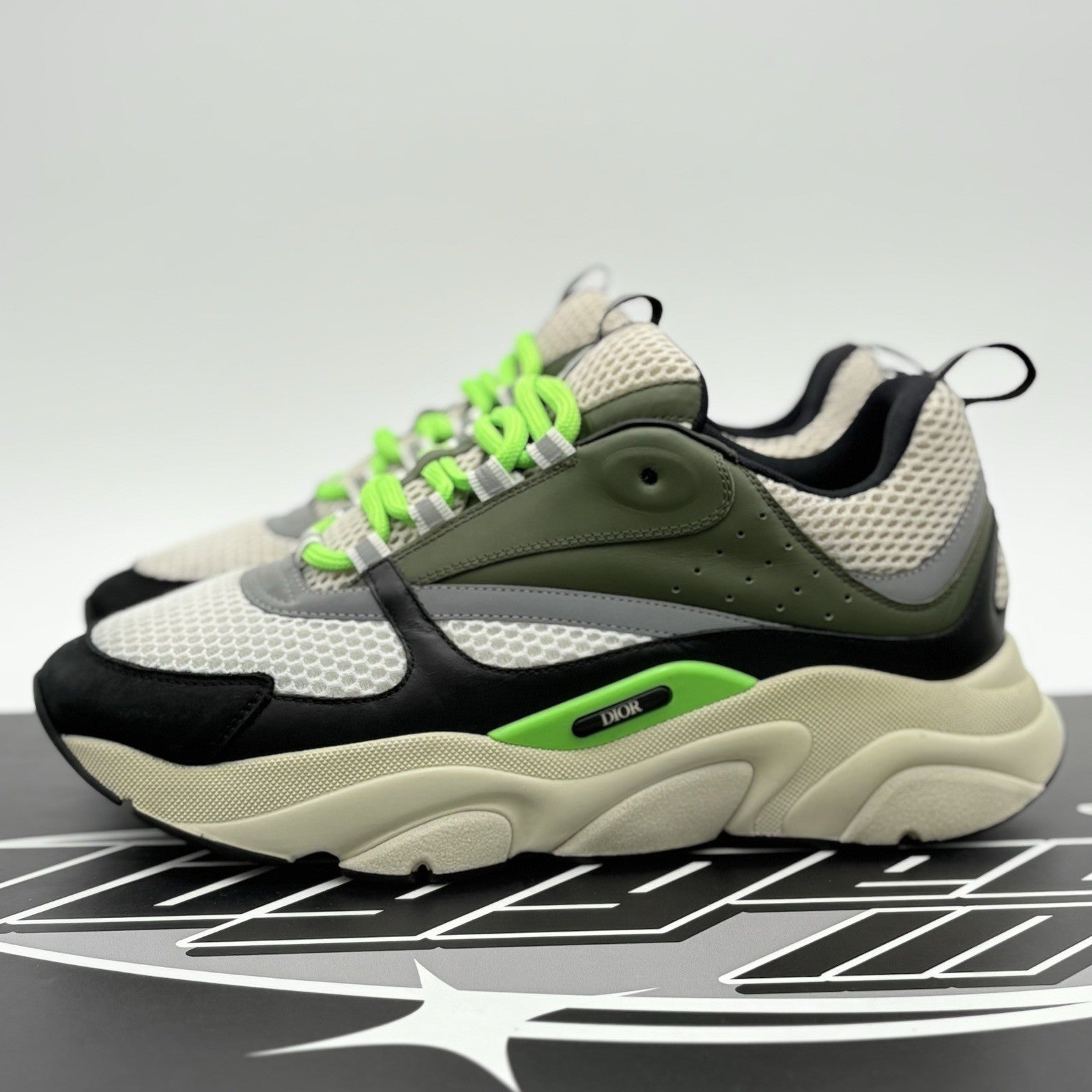 Size 43 (10 US) - Dior B22 Sneaker ' Khaki Pistachio ' | SUPER CLEAN!