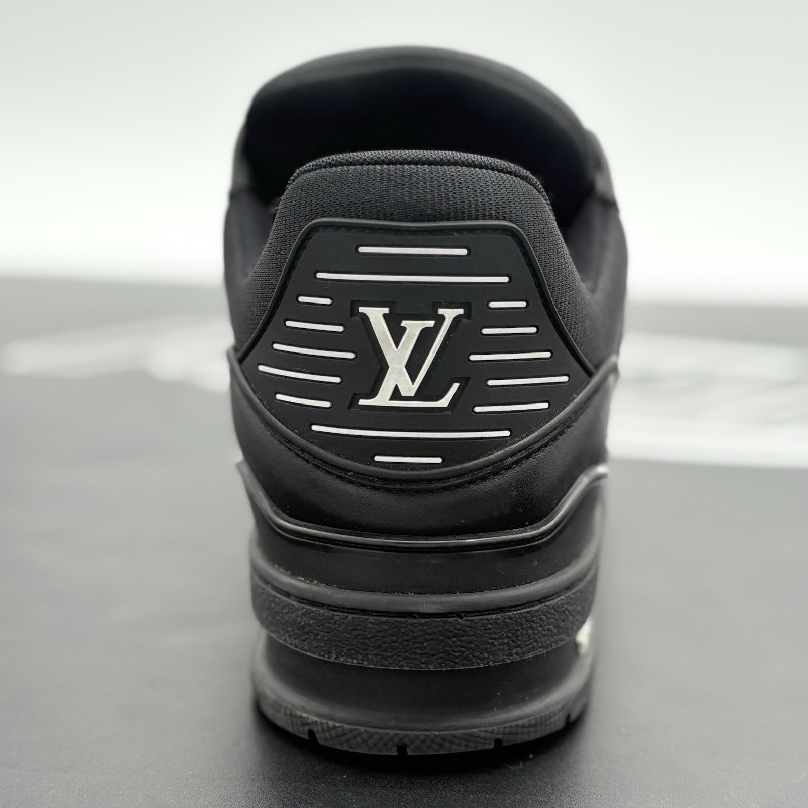 Size 7 LV (8-8.5 US) Louis Vuitton Trainer ' Black ' | GOOD CONDITION!