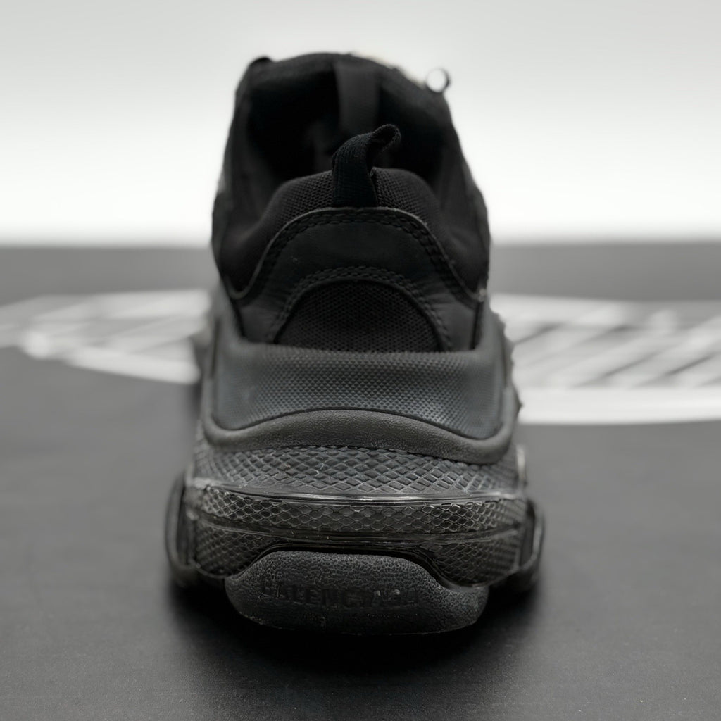 Size 39 - Balenciaga Triple S ' Black ' | SUPER CLEAN!