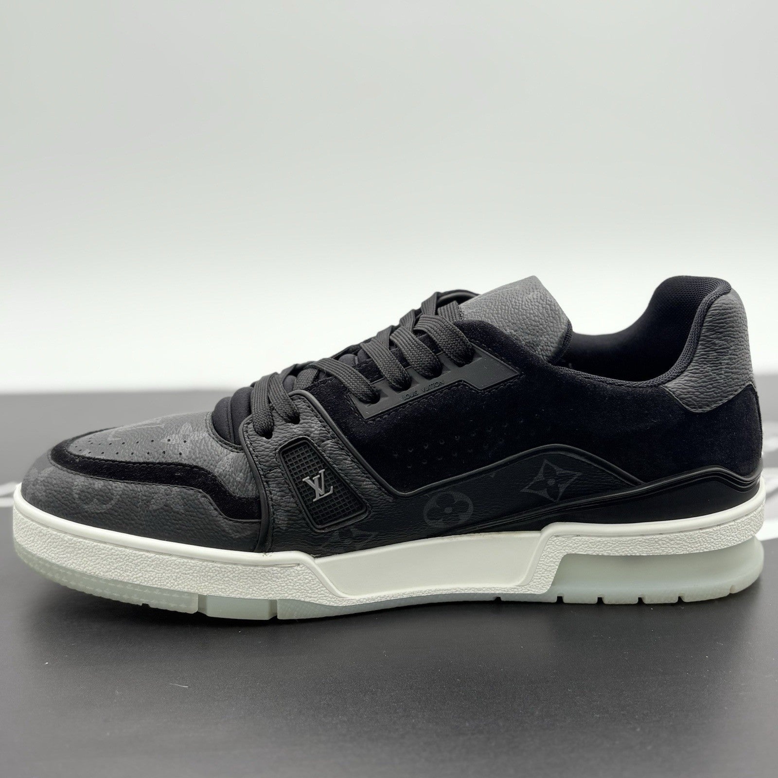 Size 8 LV (US 9-9.5) Louis Vuitton Trainer ' Black ' | SUPER CLEAN!