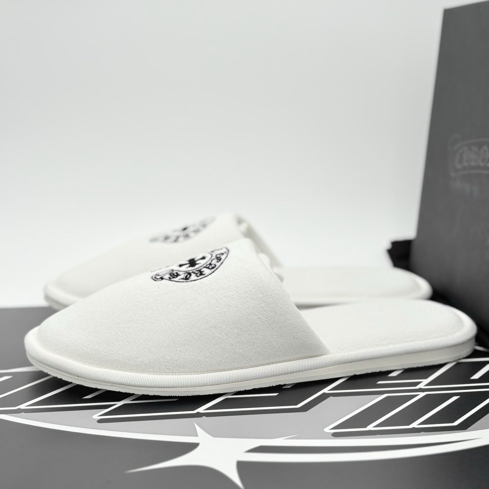 Size Large (9-13 US) - Chrome Hearts Horseshoe Hotel Slippers ' White ' | New!