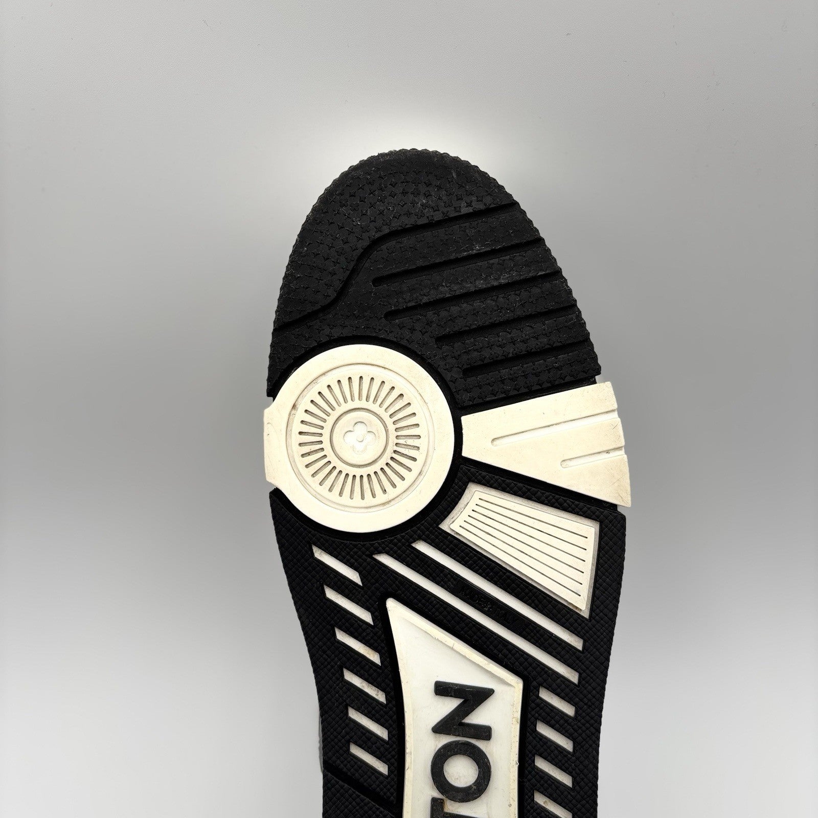 Size 8 LV (9-9.5 US) - Louis Vuitton Trainer #54 ' Graphic Print ' | GOOD COND!