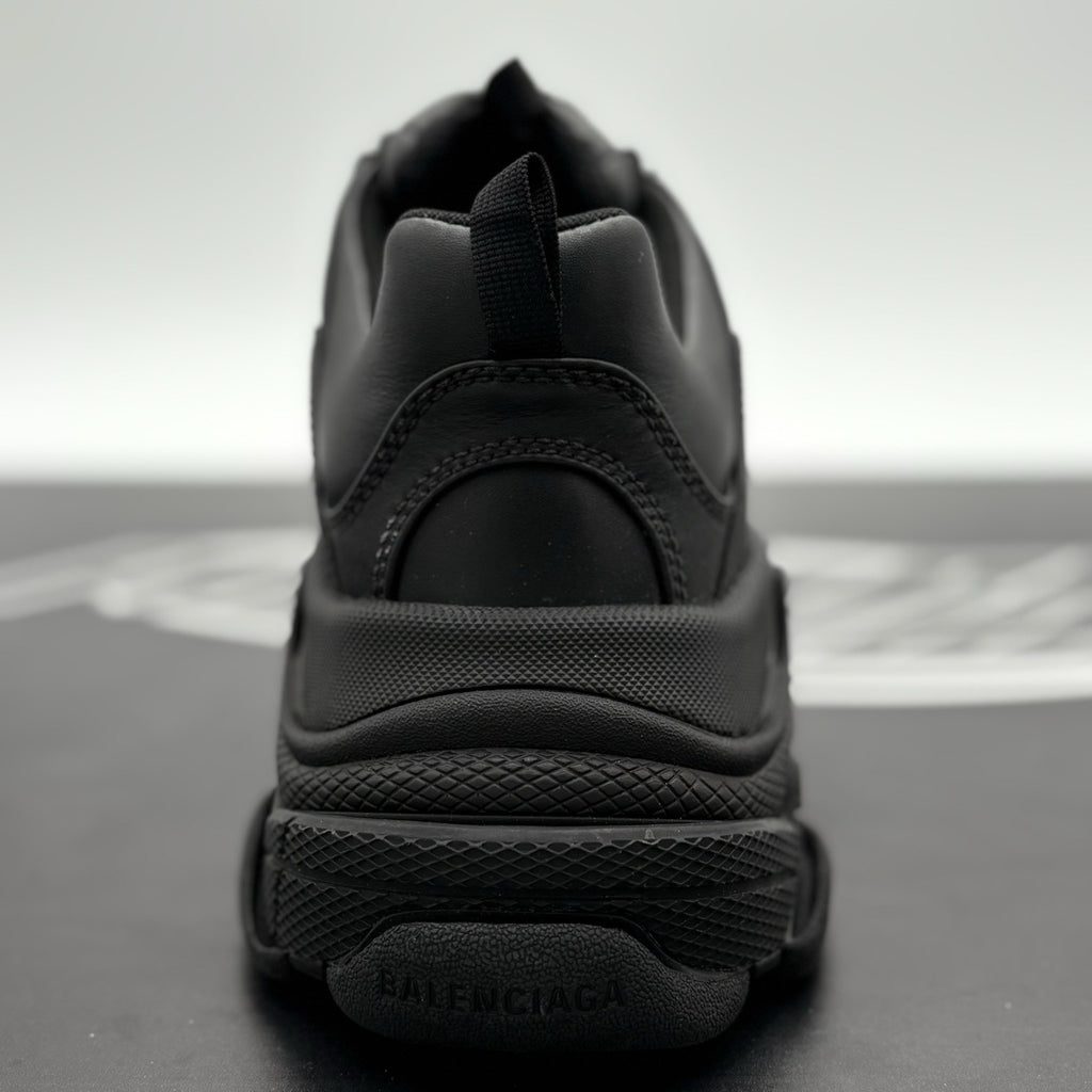 Size 42 - Balenciaga Triple S ' Black ' | BRAND NEW!