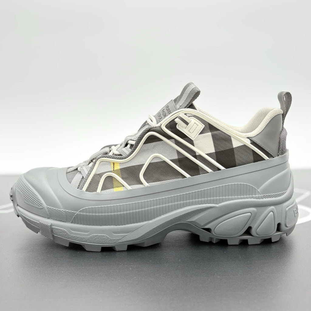Size 44 (11 US) - Burberry Arthur Vintage Check ' Grey ' | SUPER CLEAN!