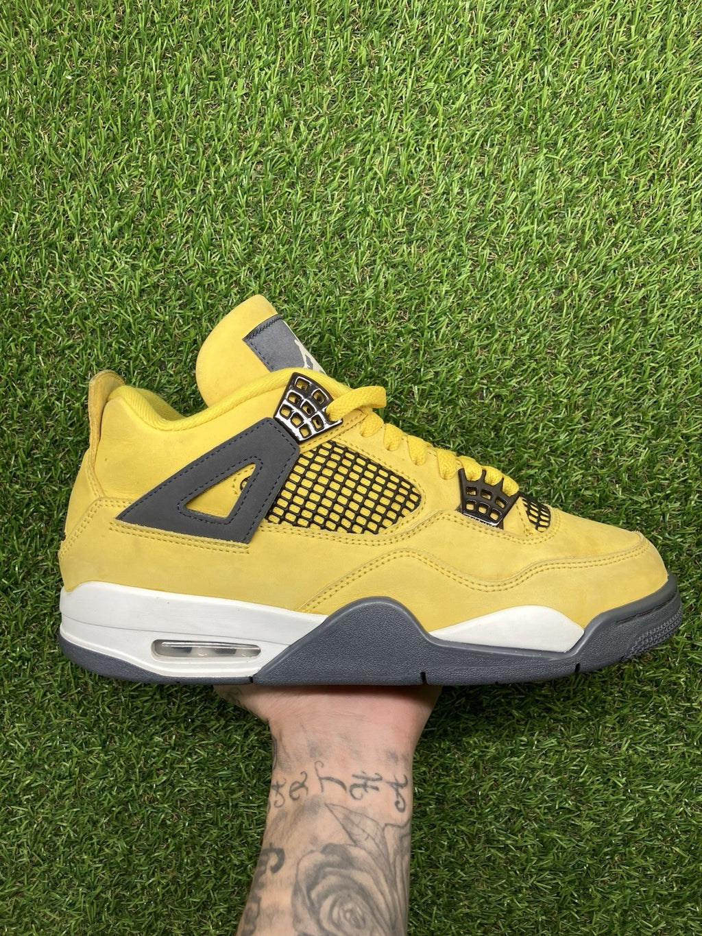 Size 8.5 - Nike Air Jordan 4 Retro ' Lightning ' | GREAT CONDITION!