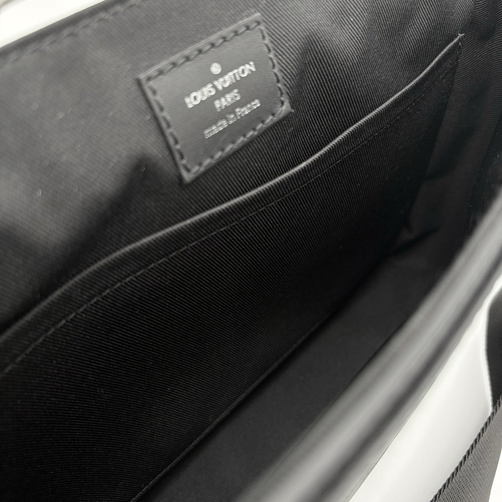 Louis Vuitton District PM Infini Messenger Bag ' Black ' | PRISTINE CONDITION!