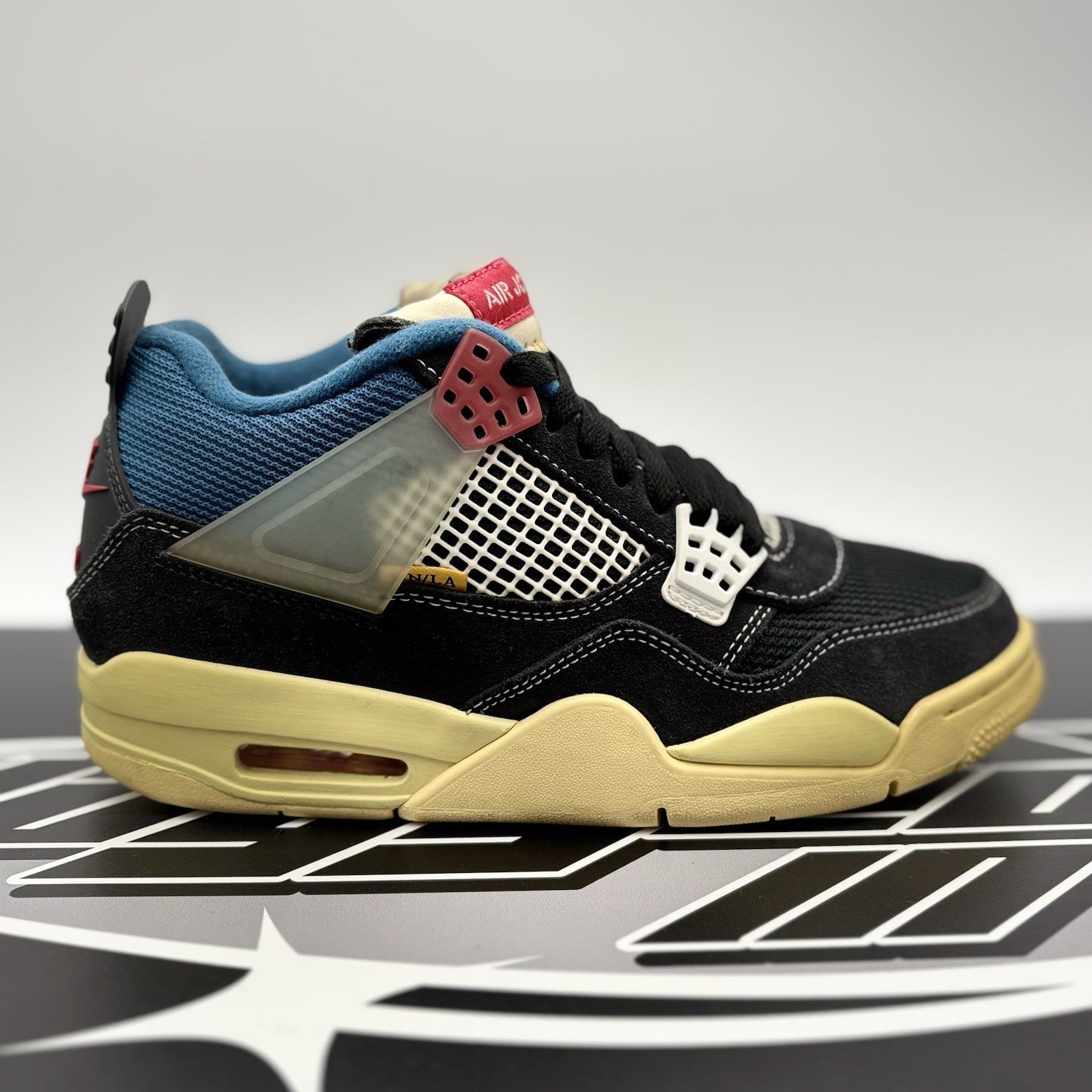 Size 6.5 - Jordan 4 Retro x Union LA Mid Off Noir | GREAT CONDITION!