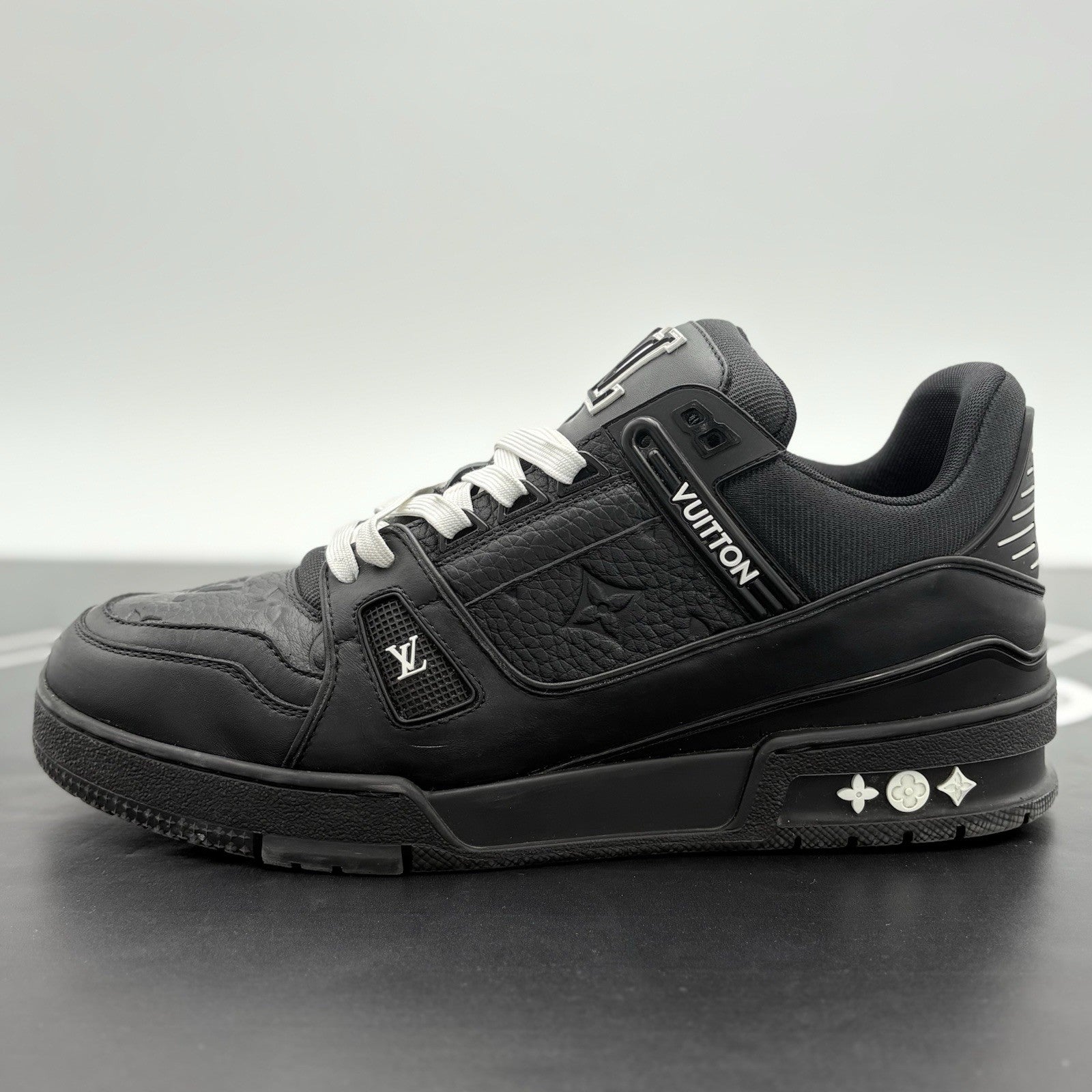 Size 7 LV (8-8.5 US) Louis Vuitton Trainer ' Black ' | GOOD CONDITION!